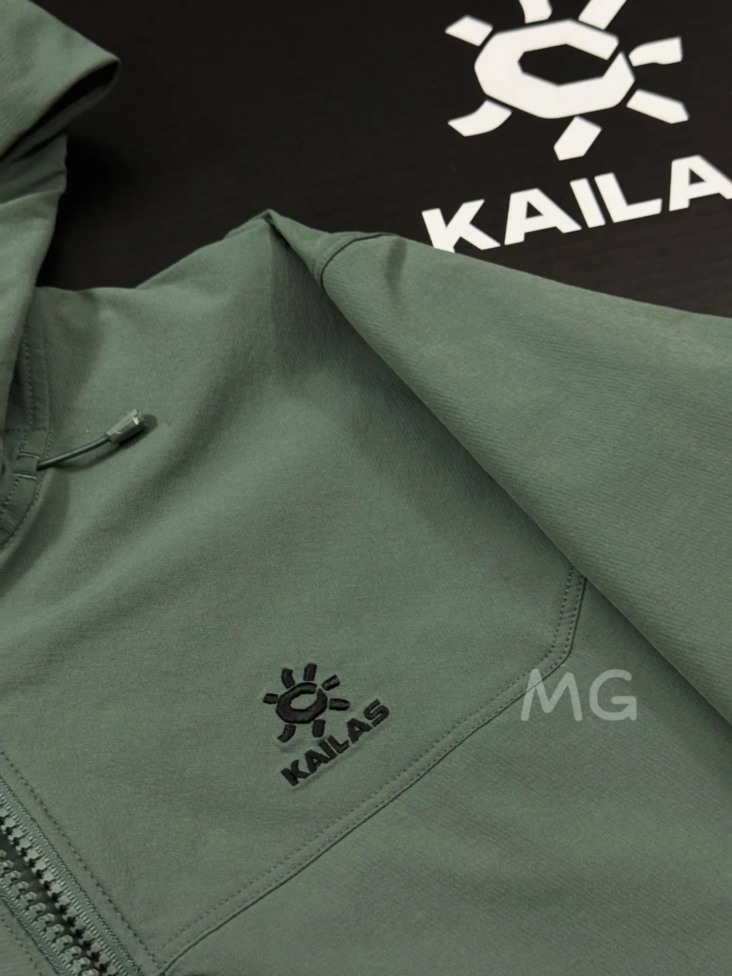 M8 Series Hooded Softshell Trekking Jacket D35019348 — view 5