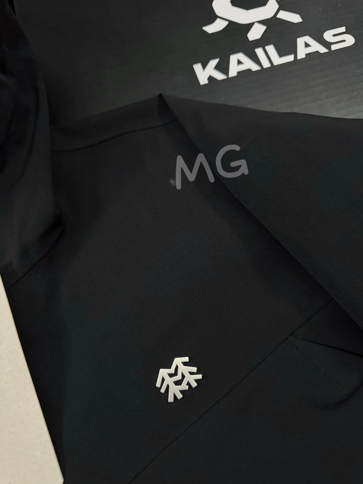 KOLON SPORT GORE-TEX Hooded Shell Jacket D36019289 — view 2