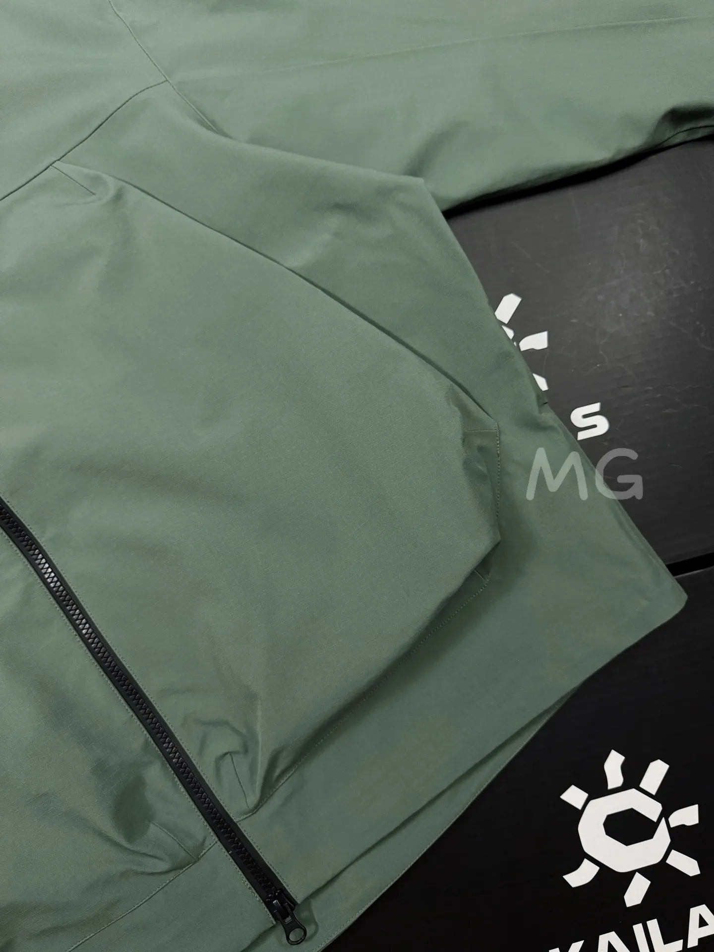 KOLON SPORT GORE-TEX Hooded Shell Jacket D36019292 — view 6