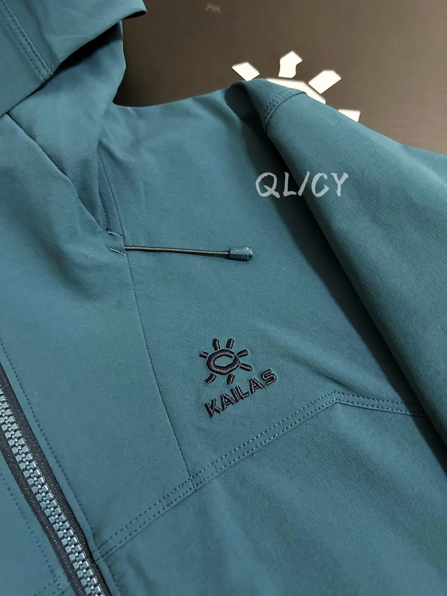 M8 Hooded Softshell Outdoor Jacket D36019563 — view 3