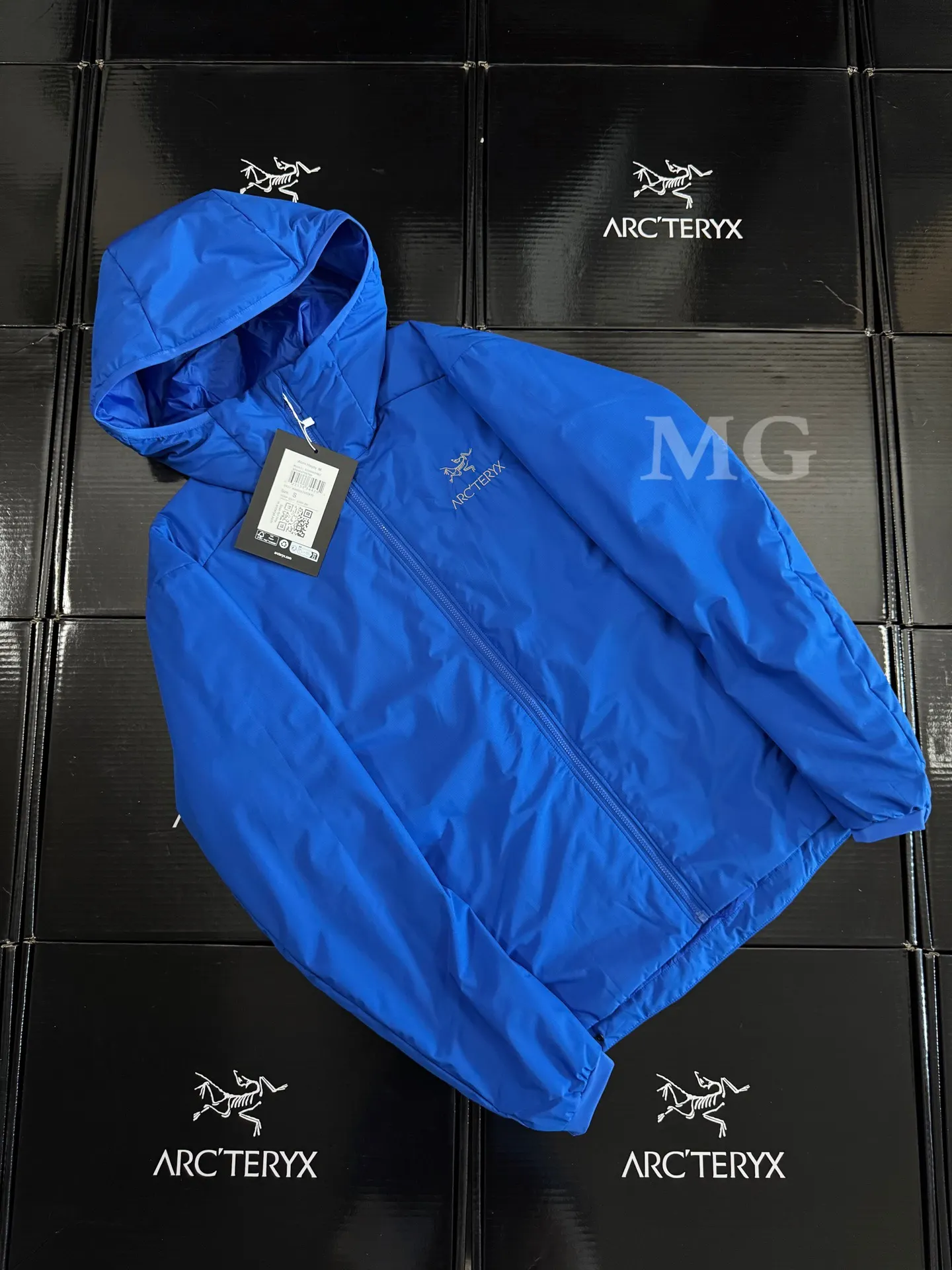 Atom SL Hoody Lightweight Insulated Jacket D36019641 — view 2
