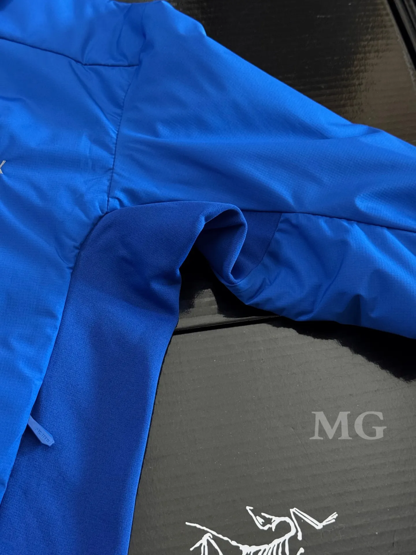 Atom SL Hoody Lightweight Insulated Jacket D36019641 — view 7