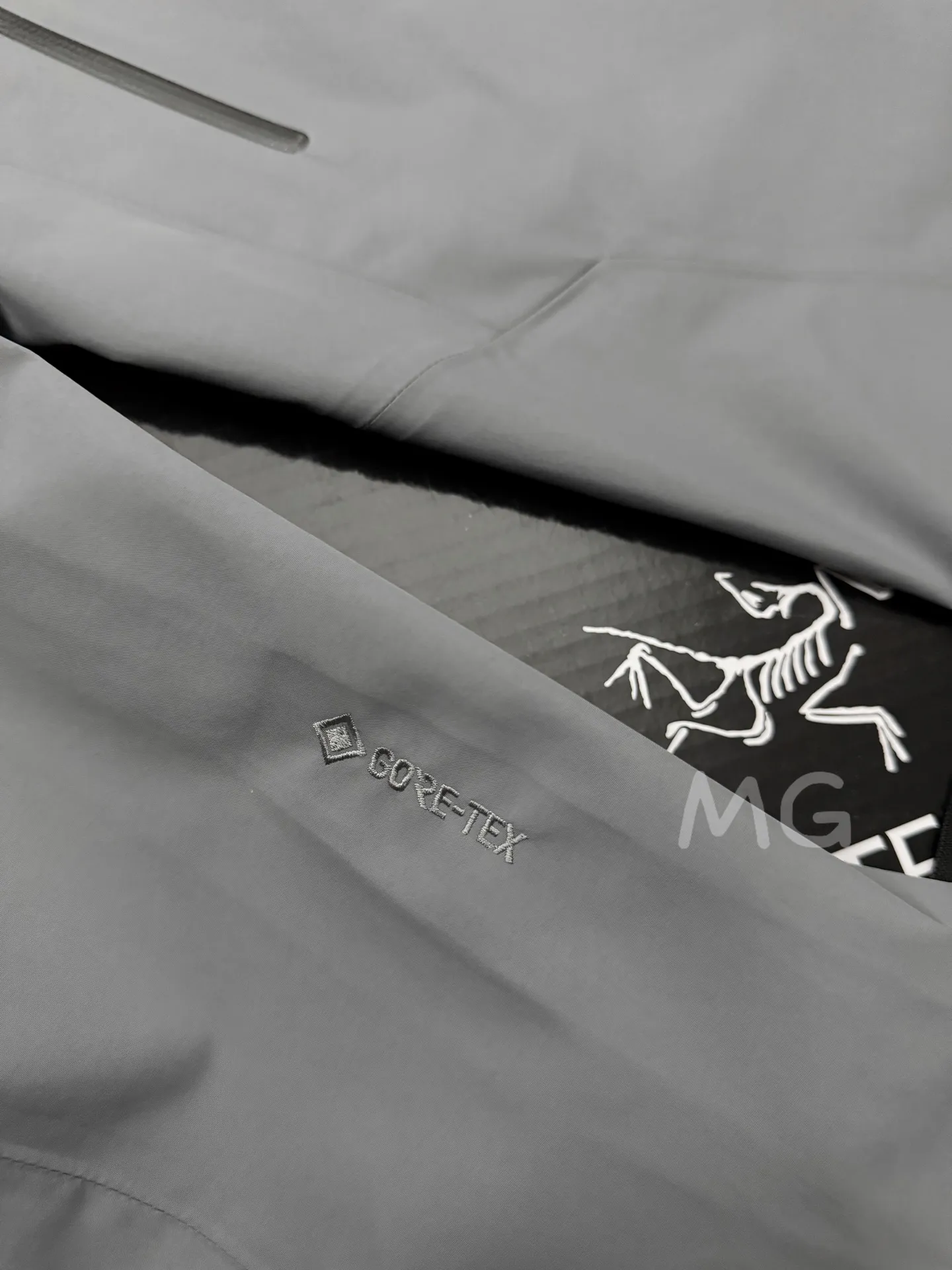 Beta SL GORE-TEX Hooded Shell Jacket D36019365 — view 3