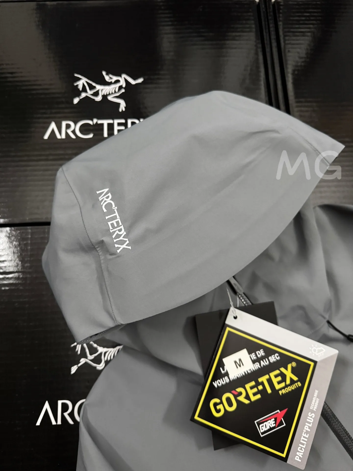 Beta SL GORE-TEX Hooded Shell Jacket D36019365 — view 5