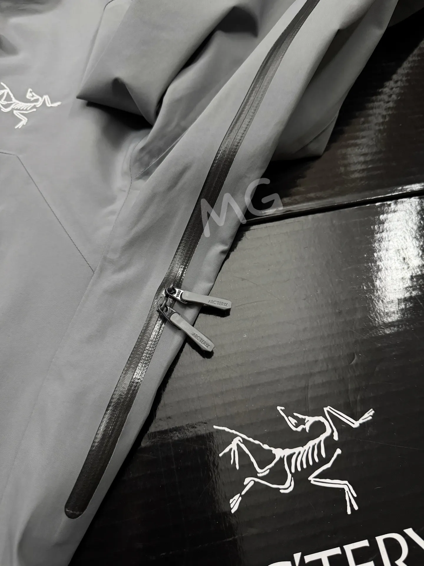 Beta SL GORE-TEX Hooded Shell Jacket D36019365 — view 6
