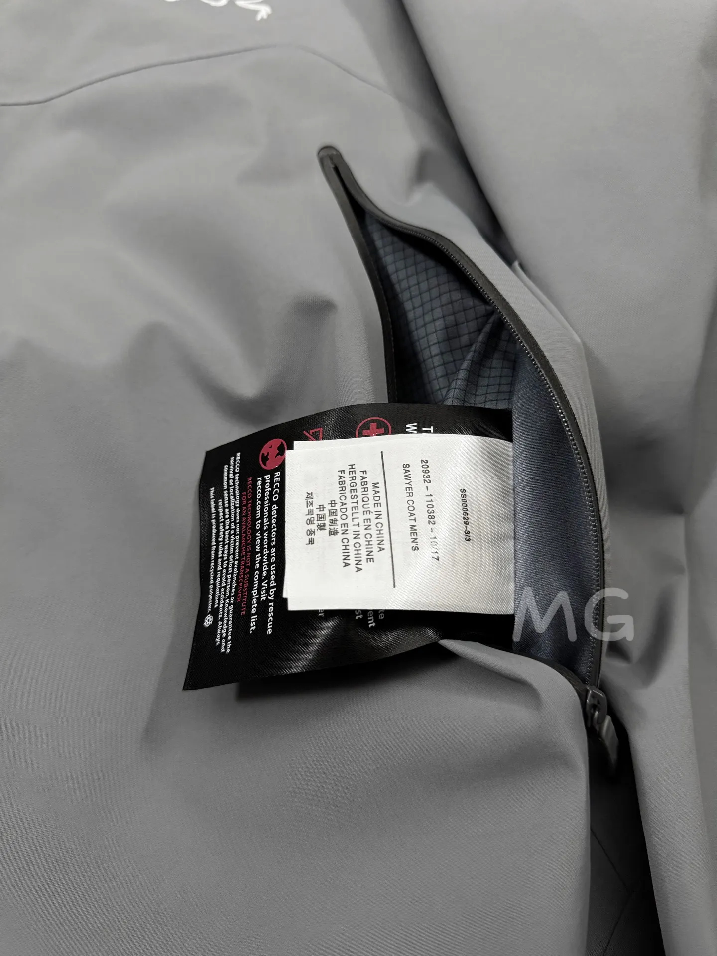 Beta SL GORE-TEX Hooded Shell Jacket D36019365 — view 7
