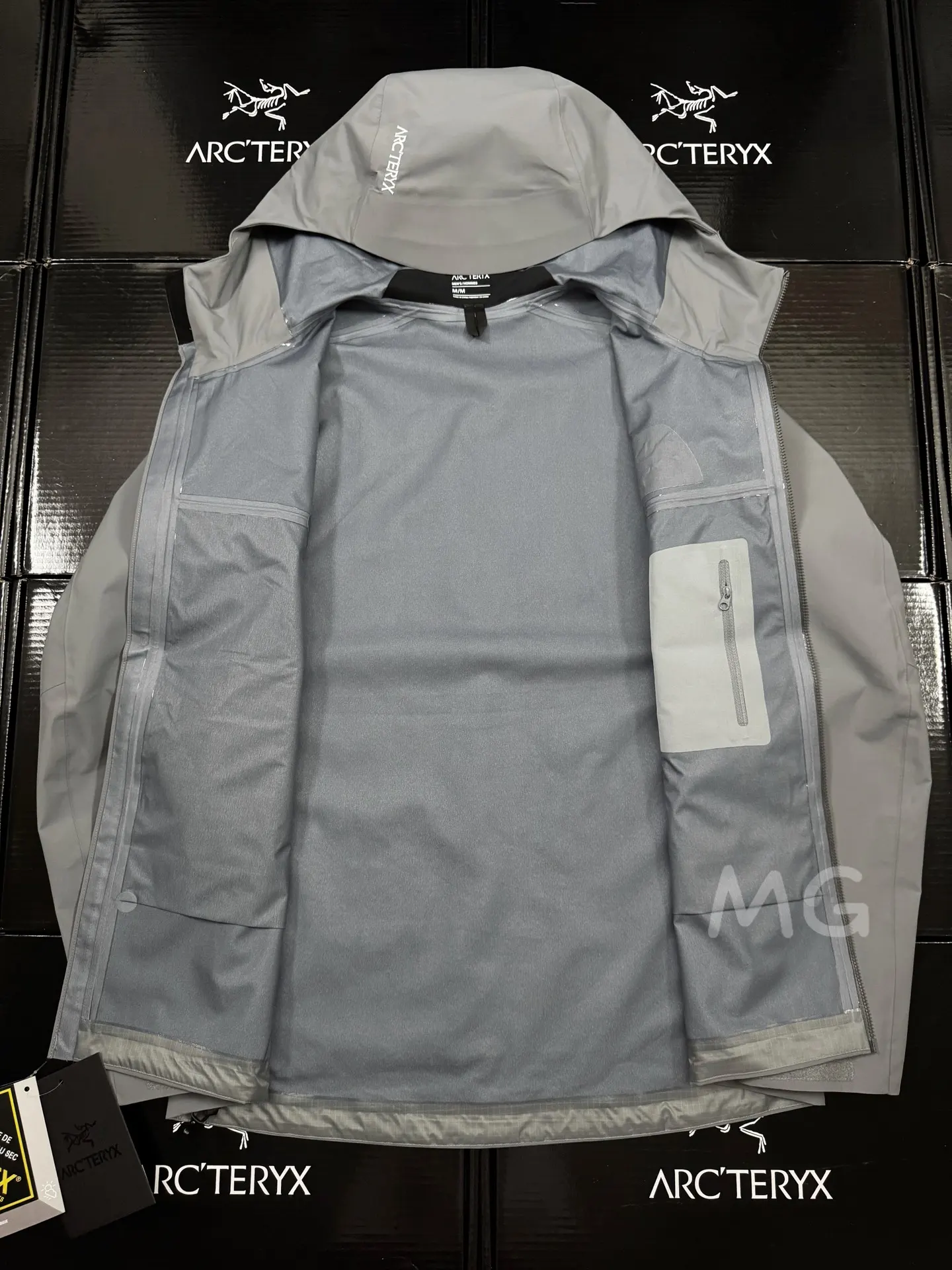 Beta SL GORE-TEX Hooded Shell Jacket D36019365 — view 8