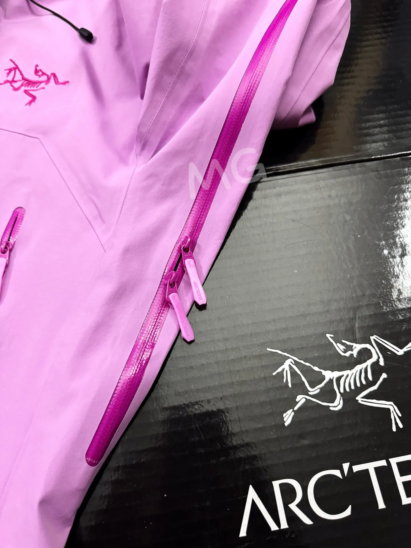 Beta SL GORE-TEX Hooded Shell Jacket D36019366 — view 6