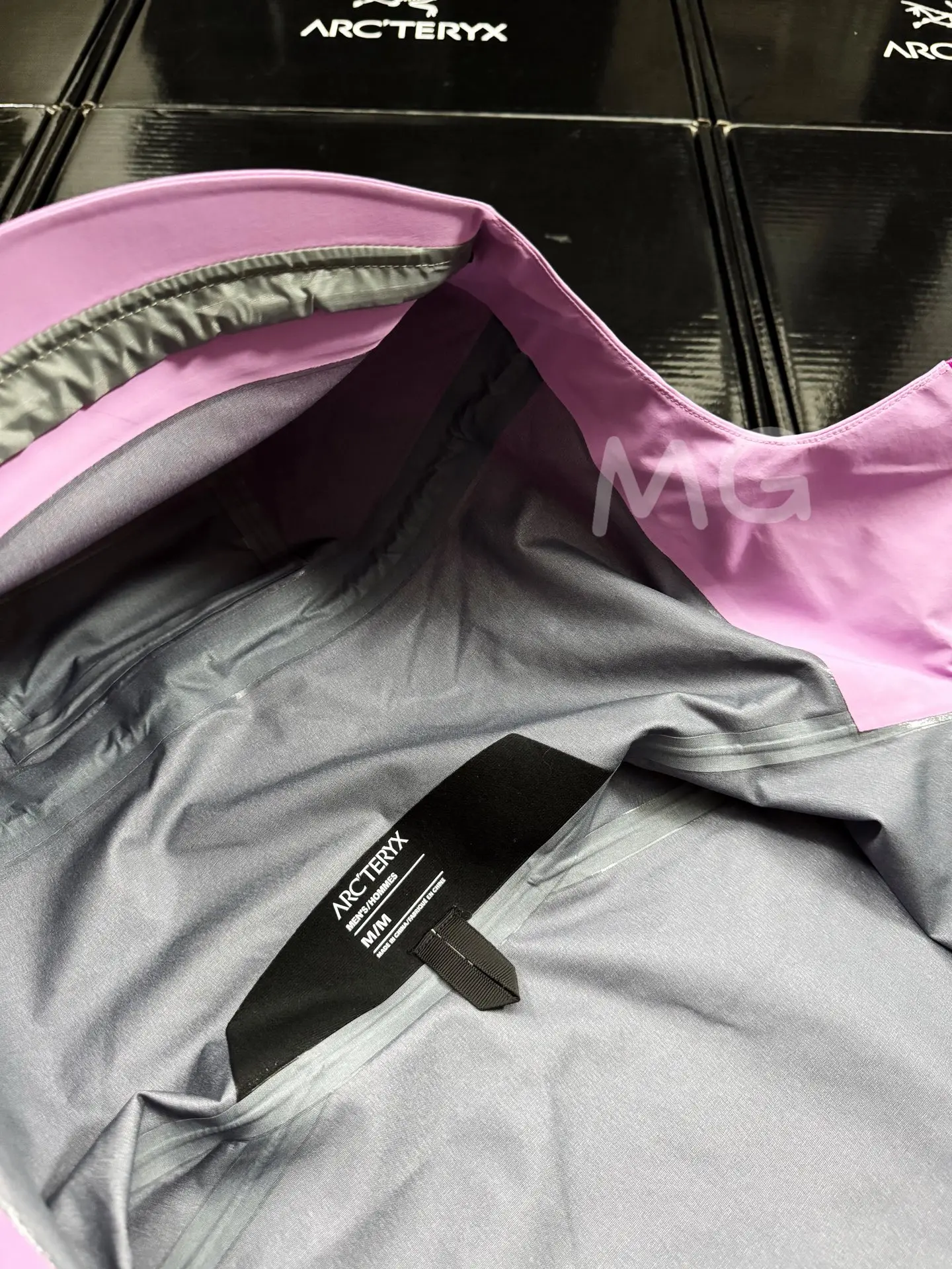Beta SL GORE-TEX Hooded Shell Jacket D36019366 — view 9