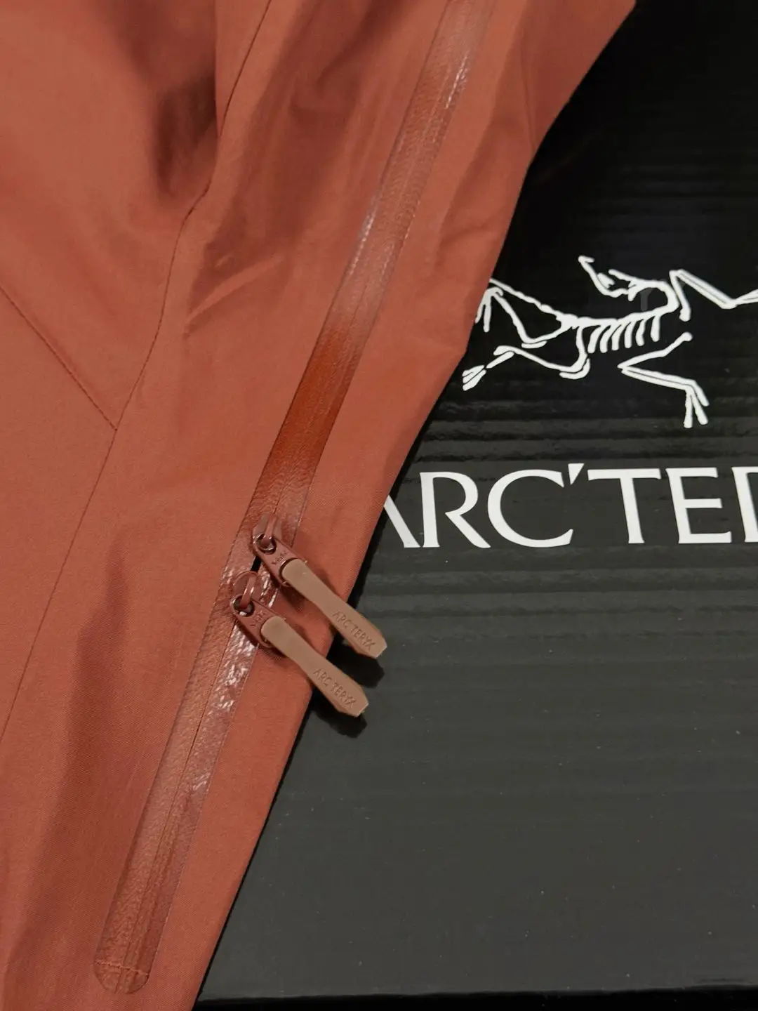 Beta SL GORE-TEX Hooded Shell Jacket D36019361 — view 9