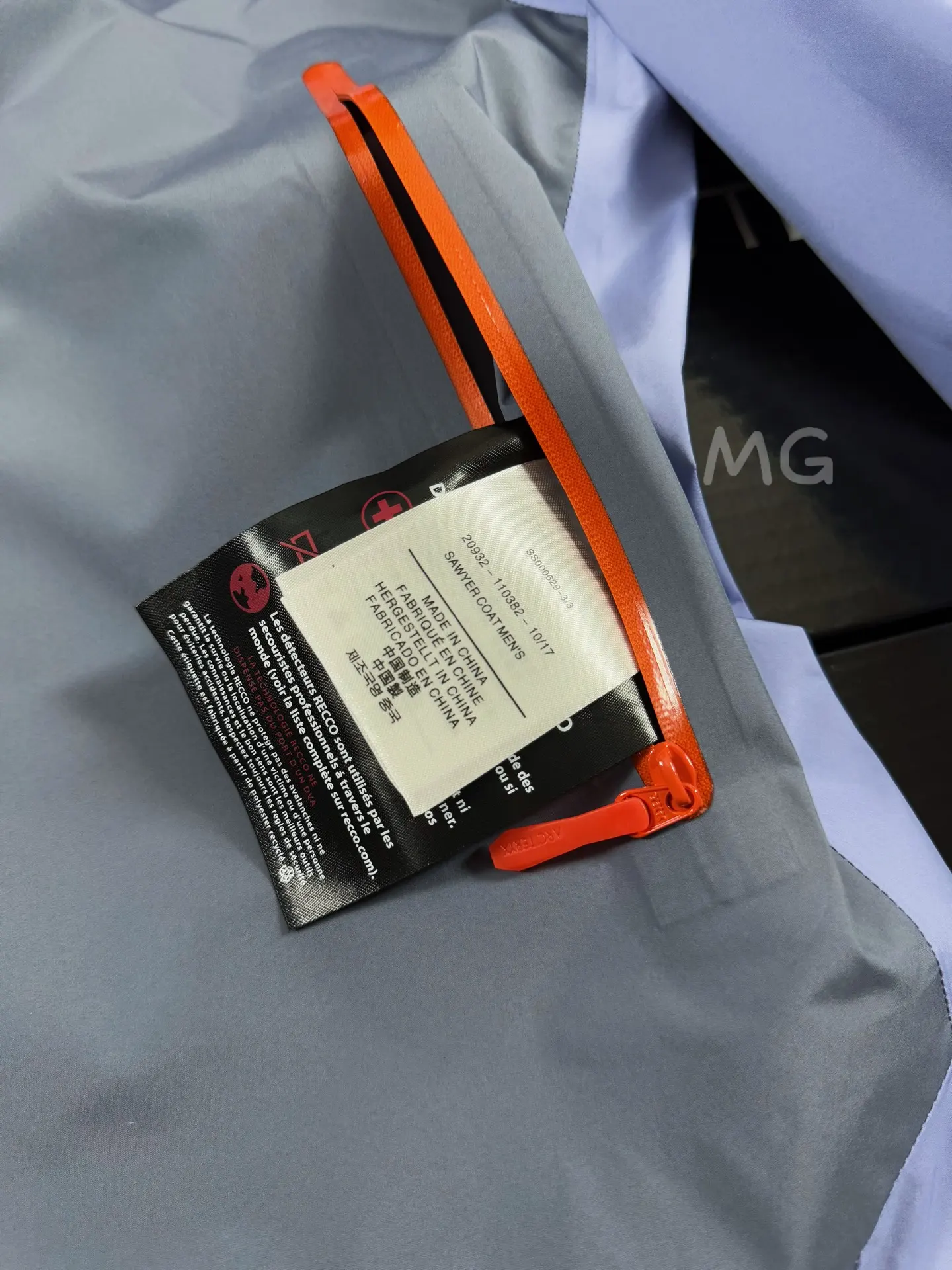 Beta SL GORE-TEX Hooded Shell Jacket D36019362 — view 6