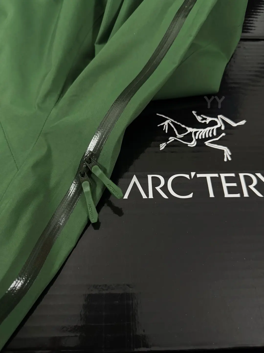 Beta SL GORE-TEX Hooded Shell Jacket D36019369 — view 5