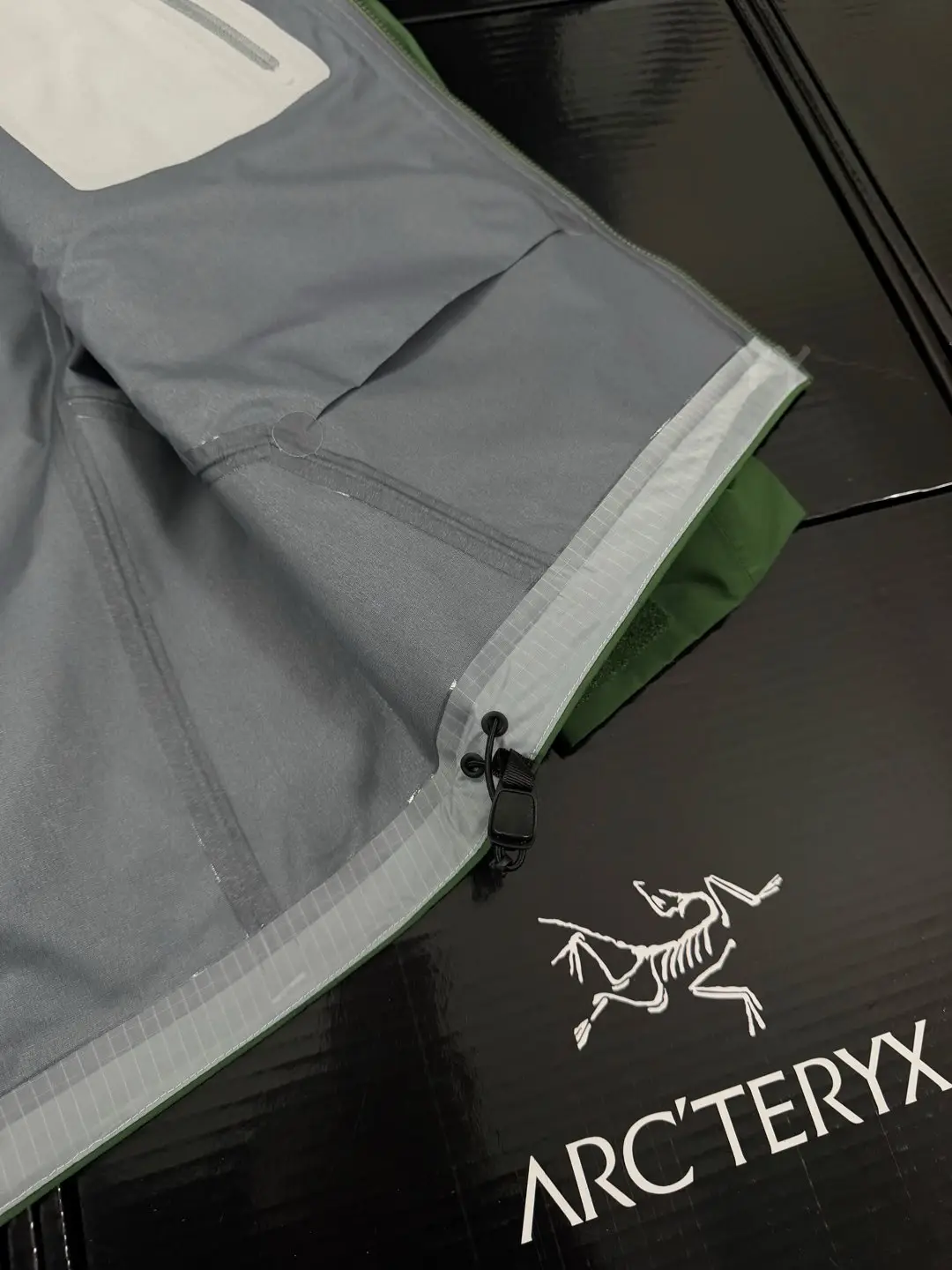 Beta SL GORE-TEX Hooded Shell Jacket D36019369 — view 9