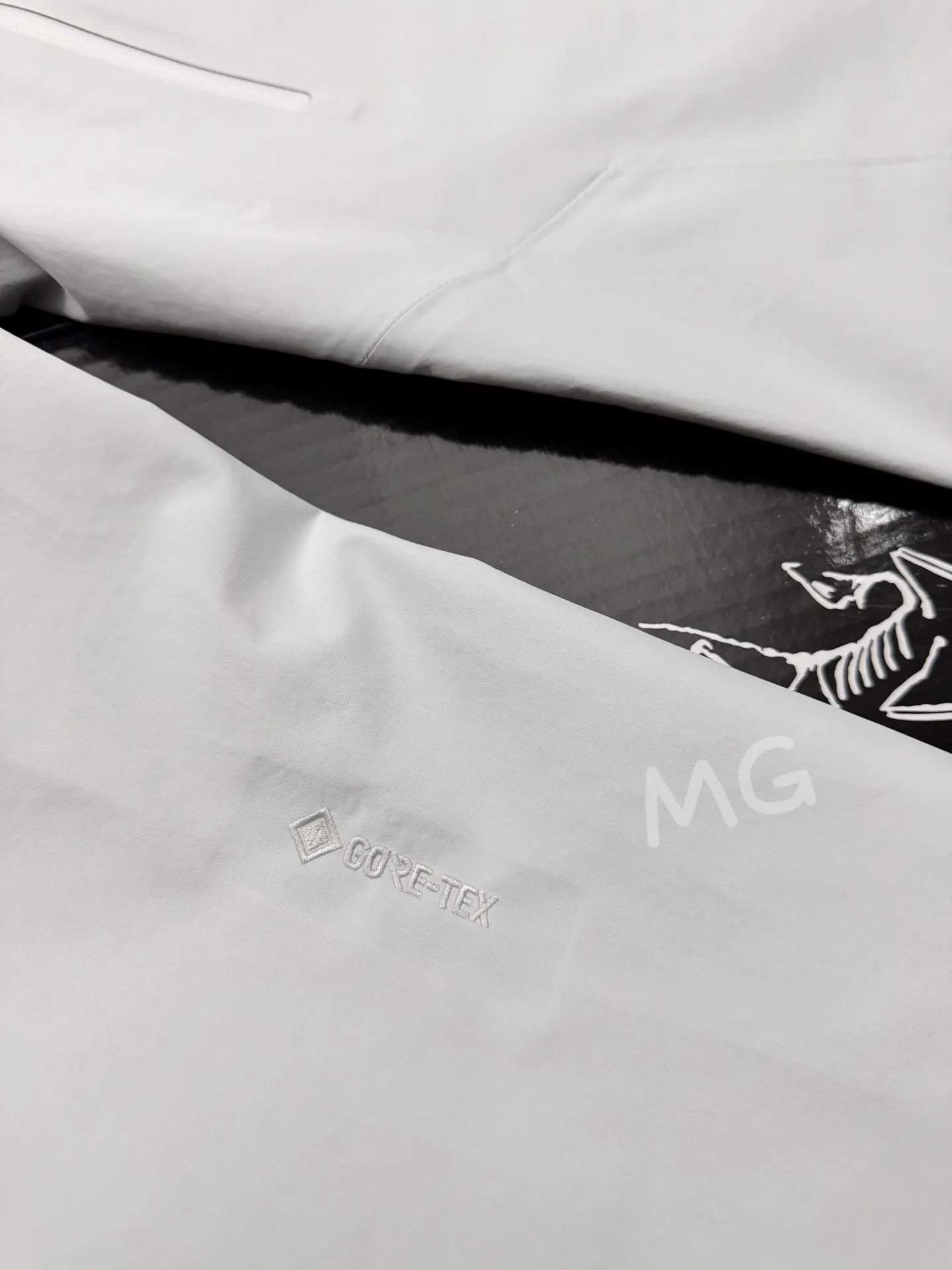 Beta SL GORE-TEX Hooded Shell Jacket D36019364 — view 3