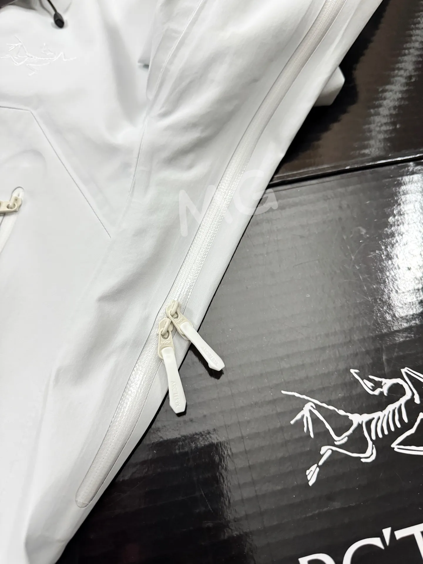 Beta SL GORE-TEX Hooded Shell Jacket D36019364 — view 6