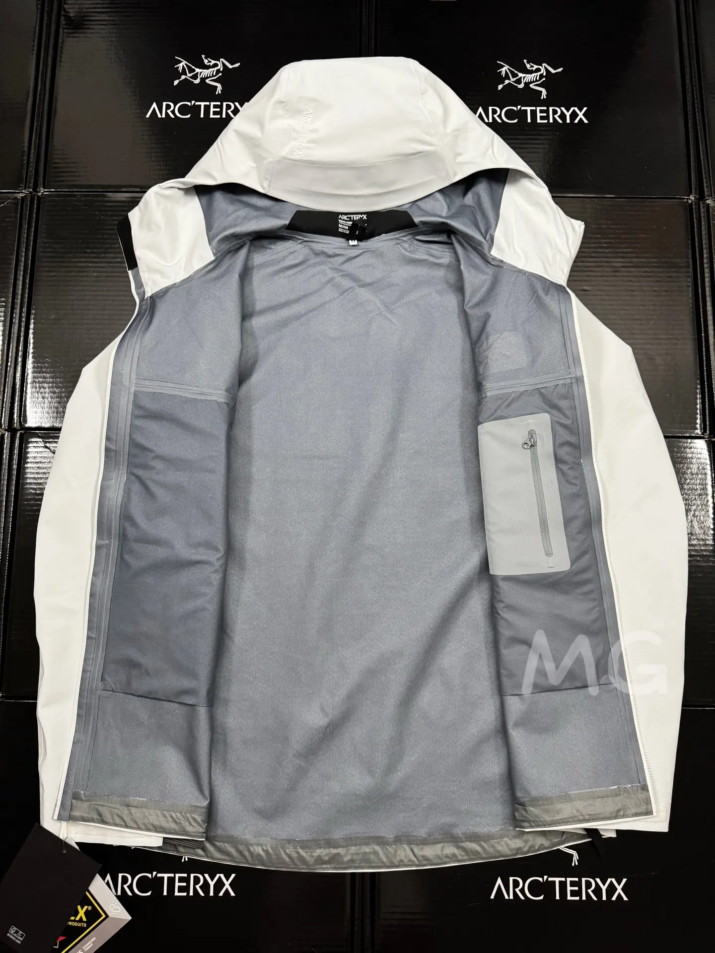 Beta SL GORE-TEX Hooded Shell Jacket D36019364 — view 8