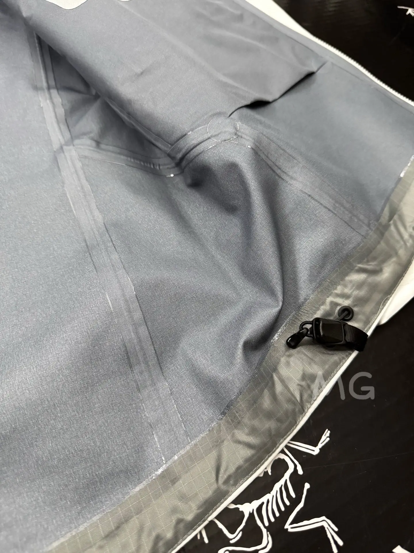 Beta SL GORE-TEX Hooded Shell Jacket D36019364 — view 9