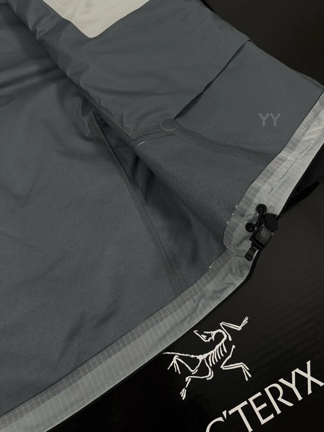 Beta SL GORE-TEX Hooded Shell Jacket D36019370 — view 7
