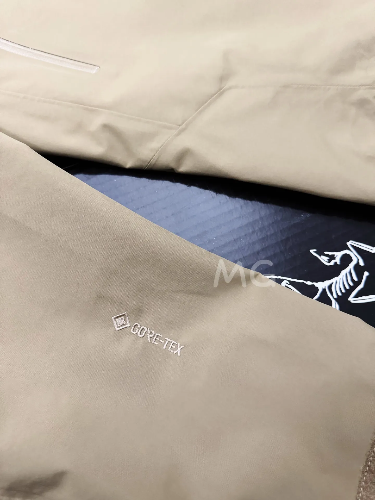 Beta SL GORE-TEX Hooded Shell Jacket D36019367 — view 3