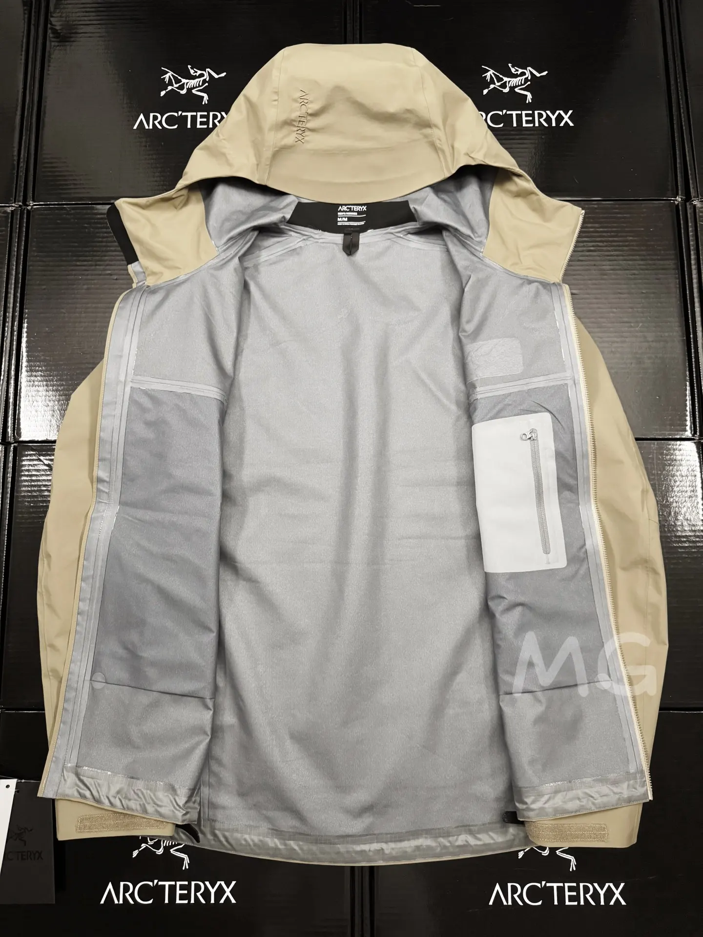 Beta SL GORE-TEX Hooded Shell Jacket D36019367 — view 8