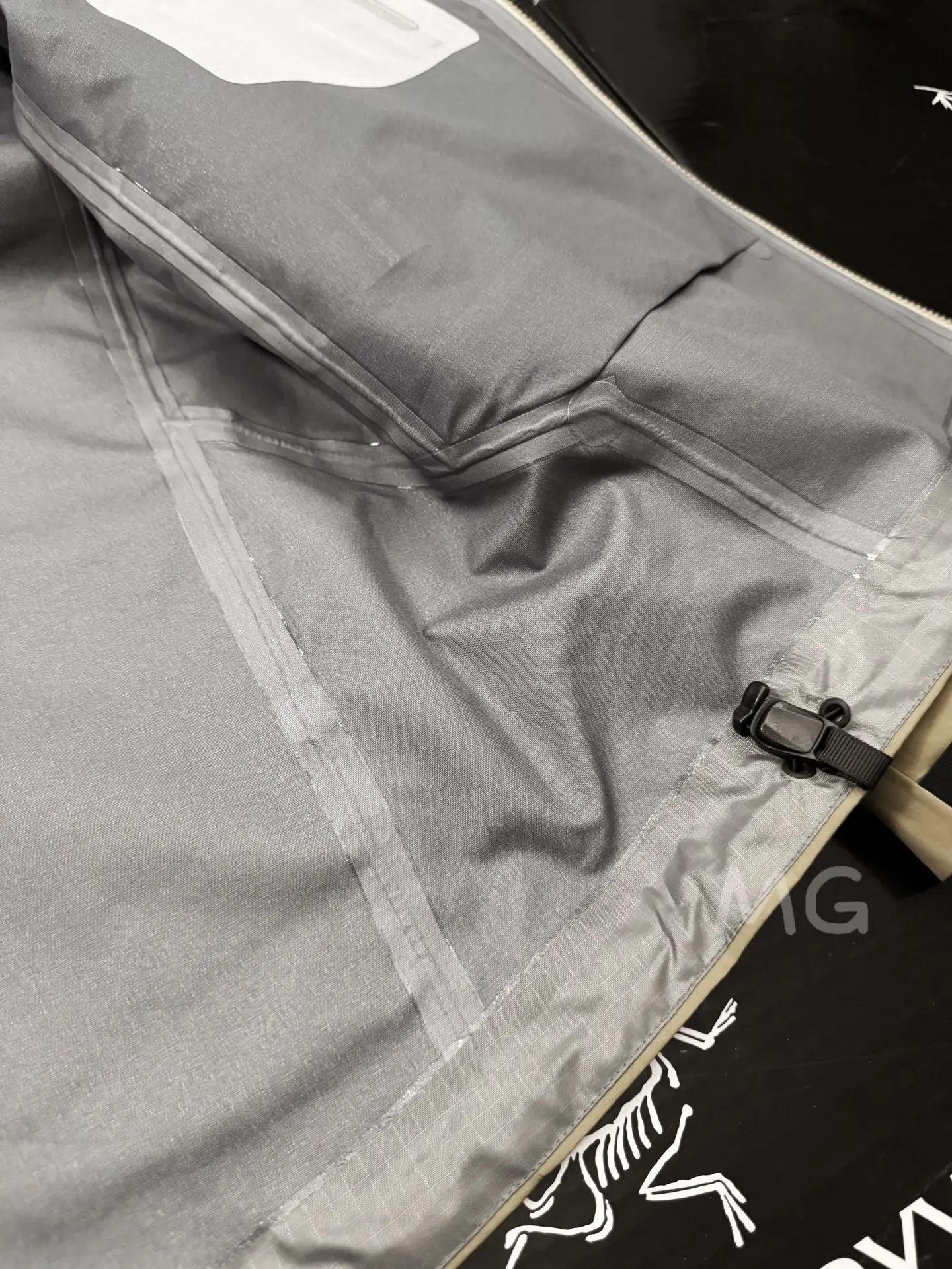 Beta SL GORE-TEX Hooded Shell Jacket D36019367 — view 9