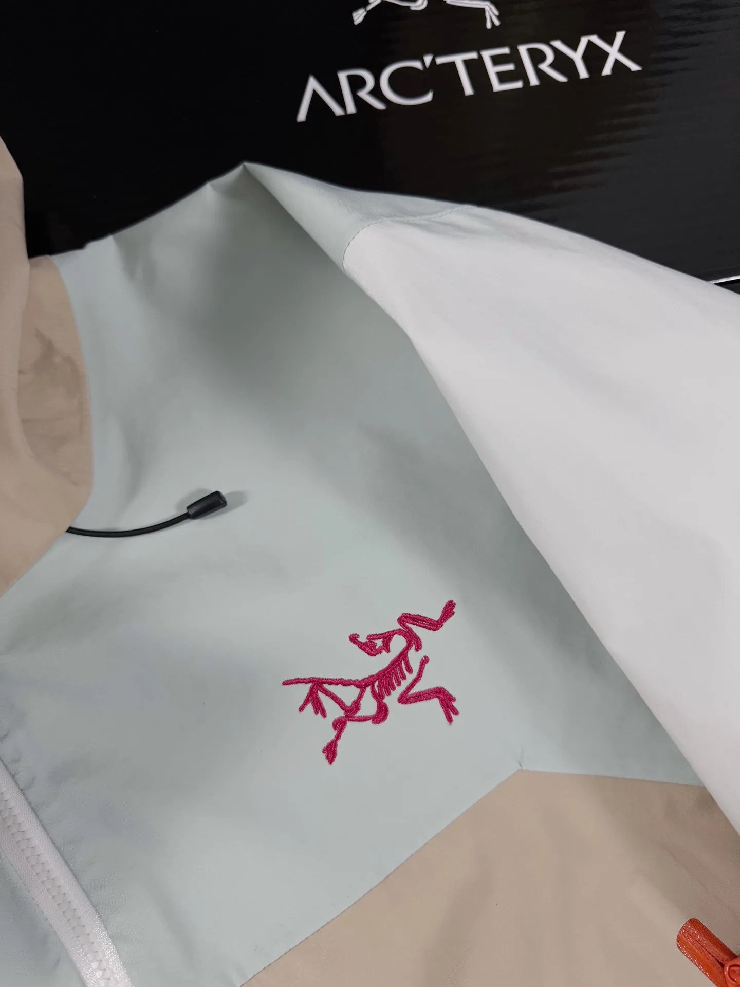 Beta Lightweight Gore-Tex Color-Block Shell Jacket D36019421 — view 2