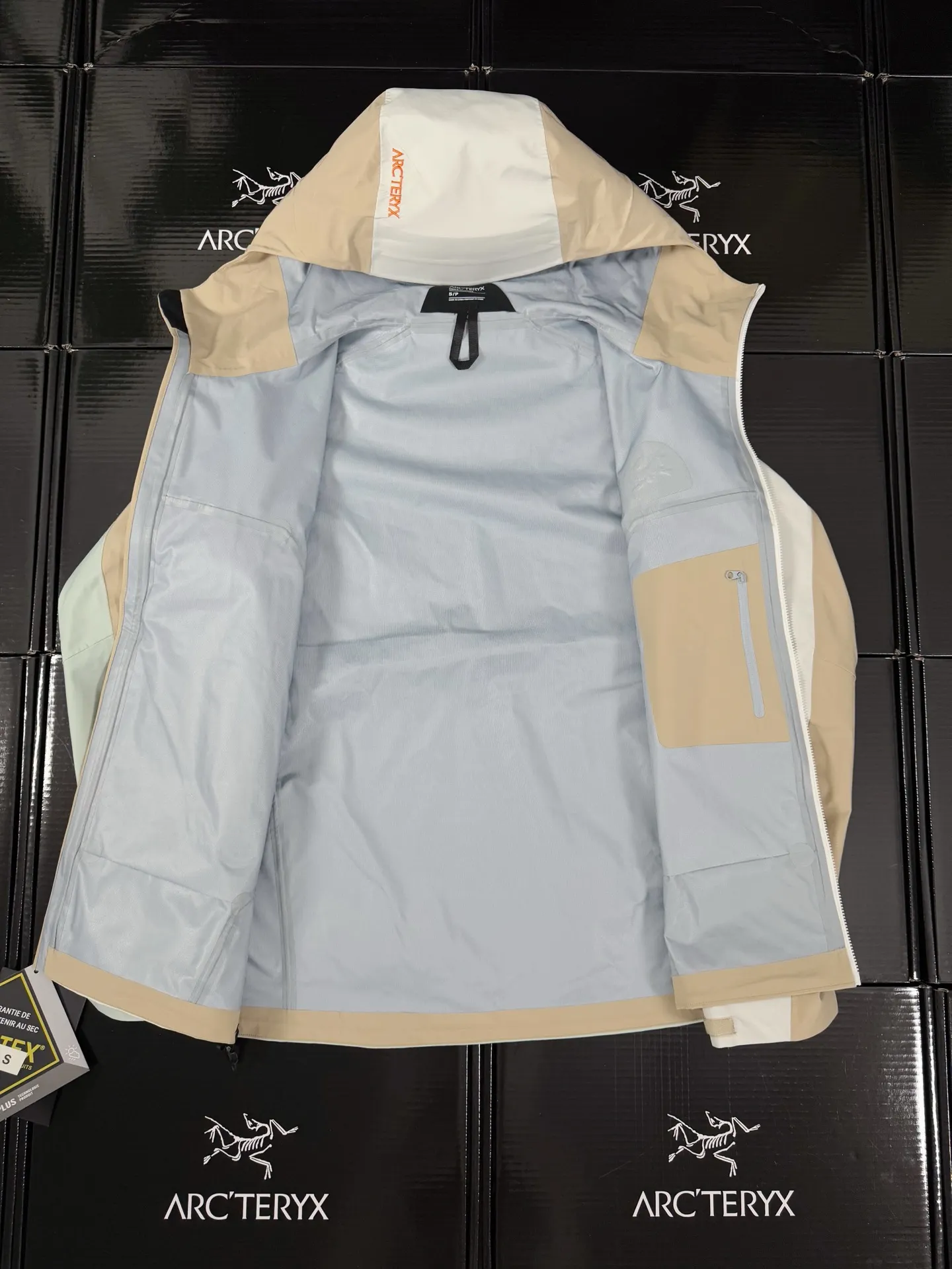 Beta Lightweight Gore-Tex Color-Block Shell Jacket D36019421 — view 8