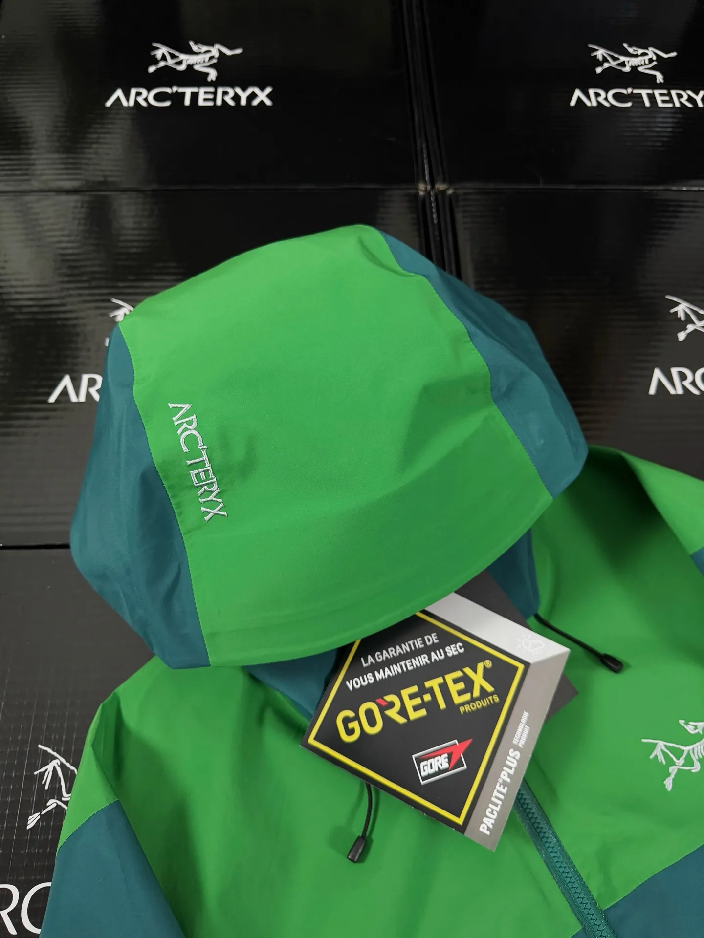 Beta Lightweight GORE-TEX Hooded Shell Jacket D36019422 — view 3