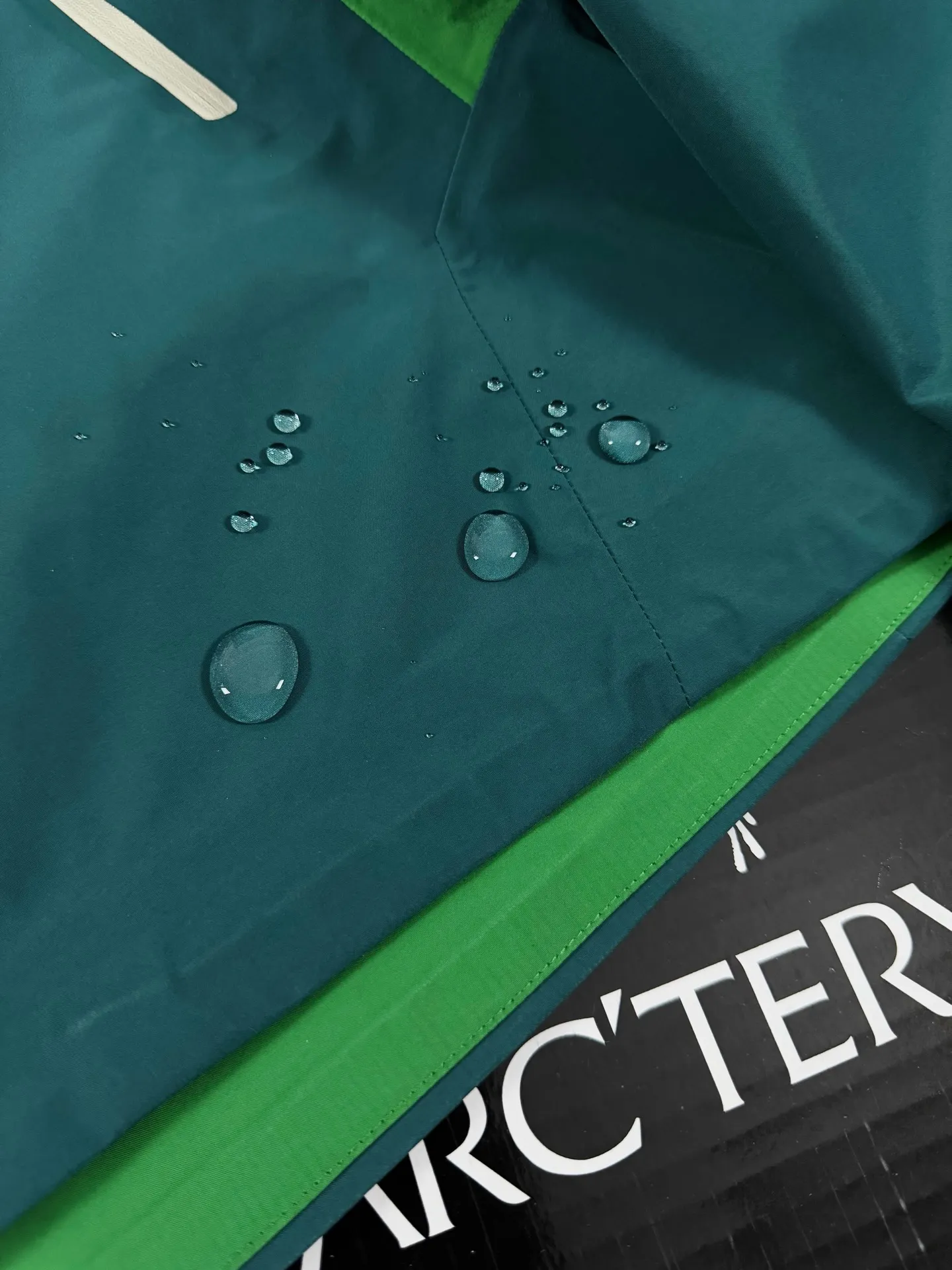 Beta Lightweight GORE-TEX Hooded Shell Jacket D36019422 — view 5
