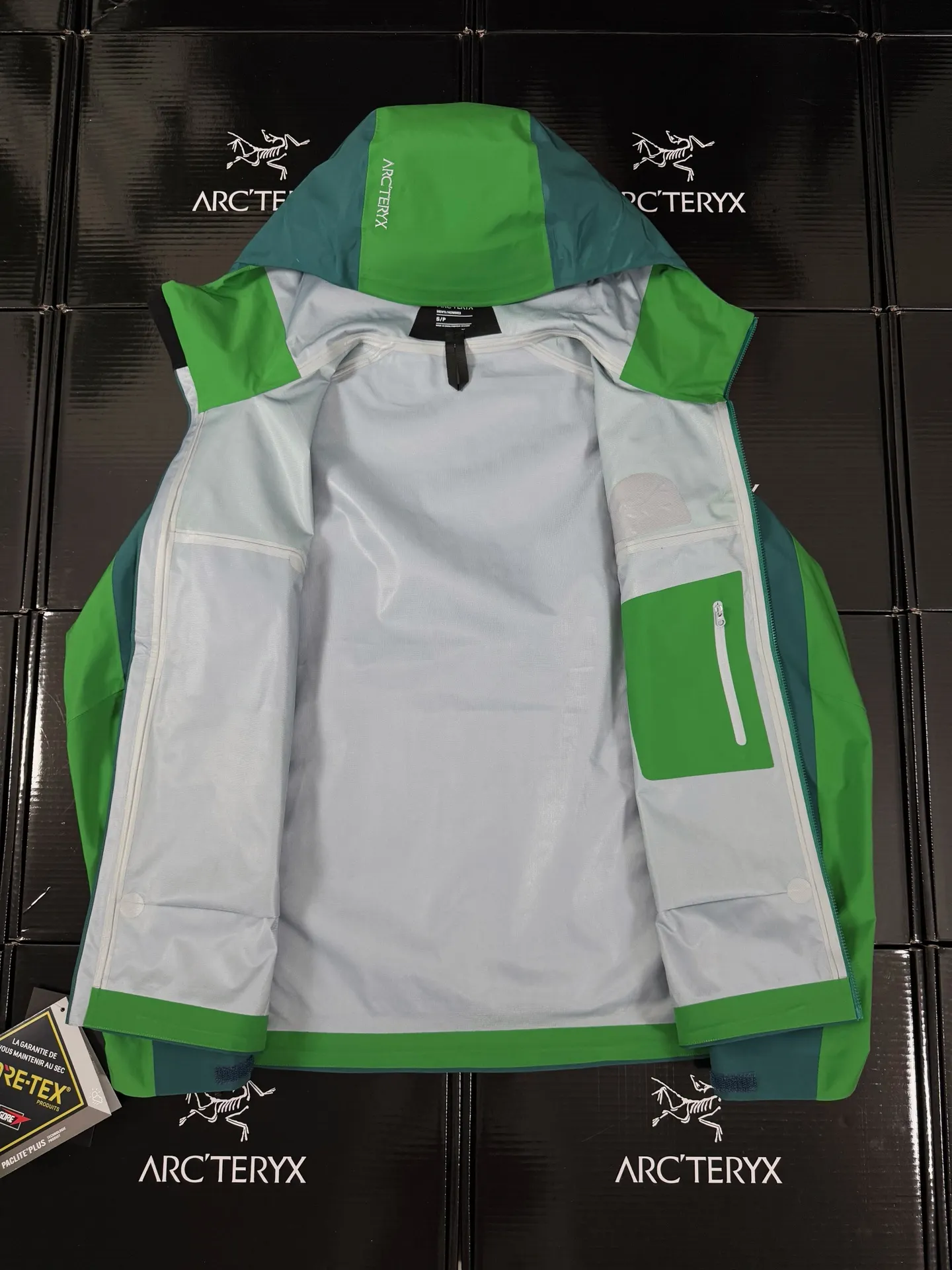Beta Lightweight GORE-TEX Hooded Shell Jacket D36019422 — view 6