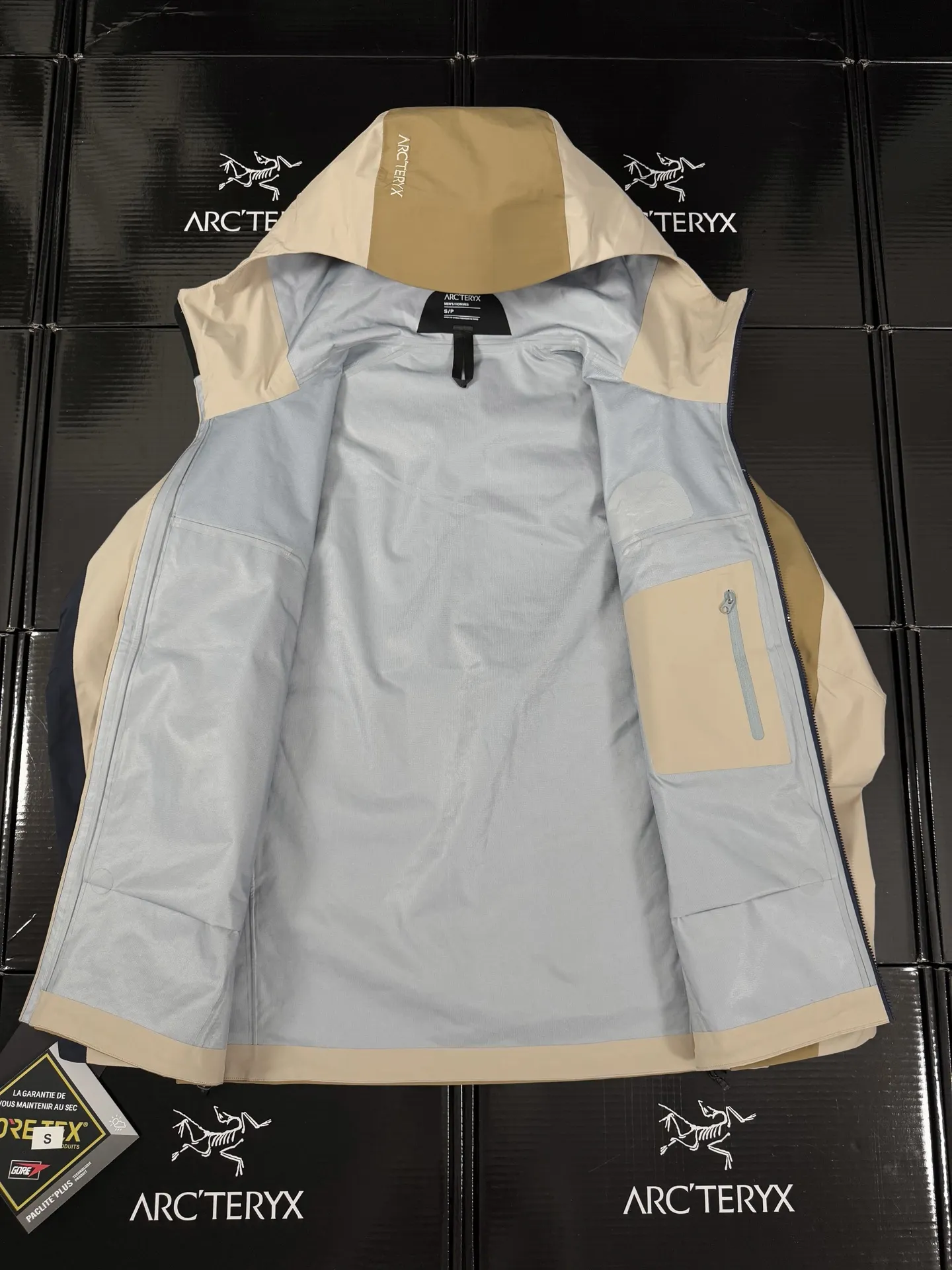 Beta Lightweight GORE-TEX Color-Block Shell Jacket D36019423 — view 9