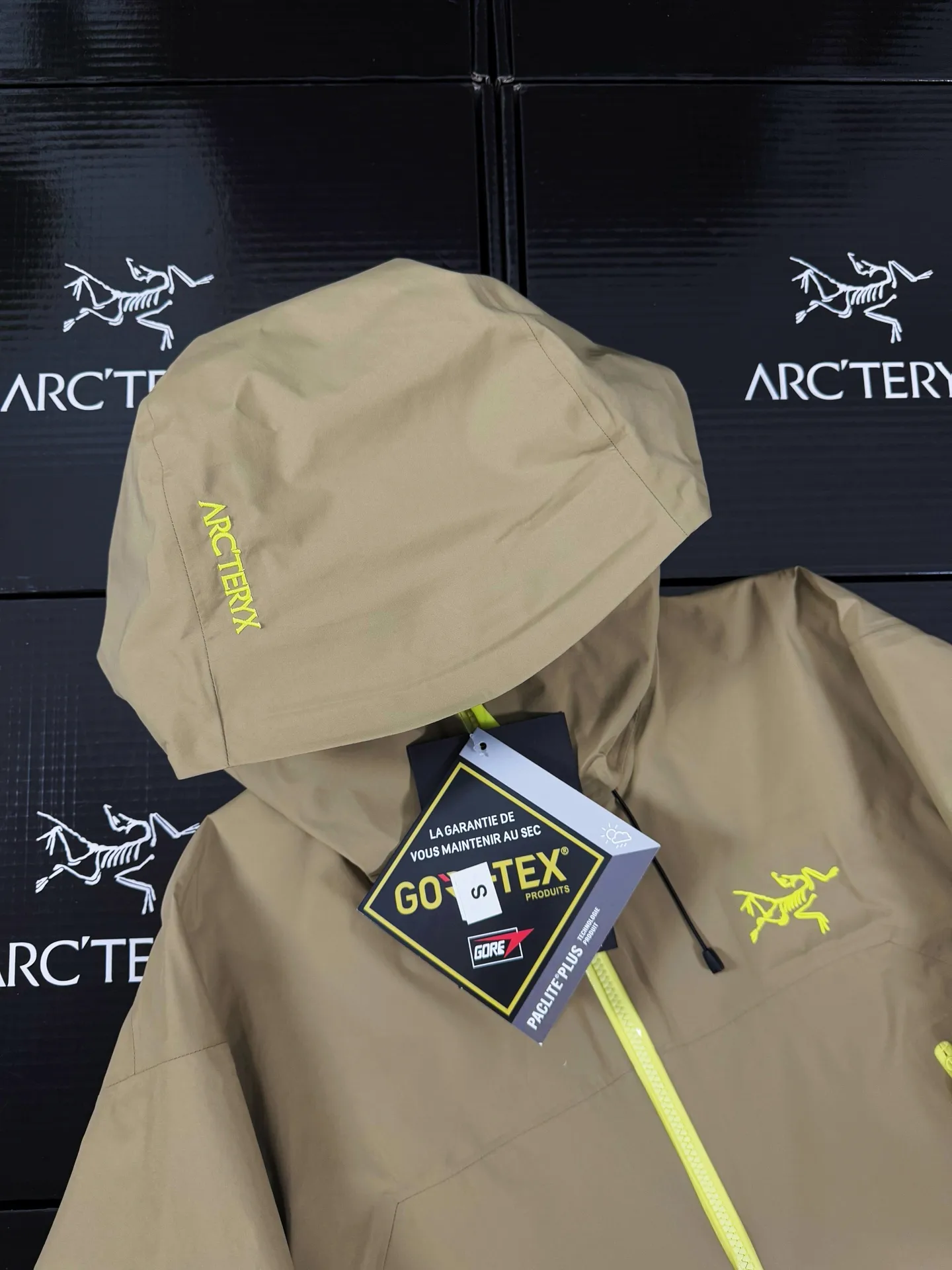 Beta Lightweight GORE-TEX Hooded Shell Jacket D36019414 — view 2
