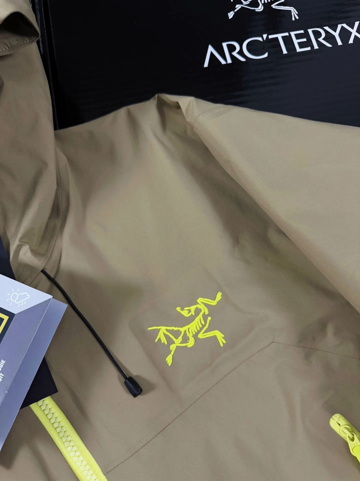 Beta Lightweight GORE-TEX Hooded Shell Jacket D36019414 — view 3