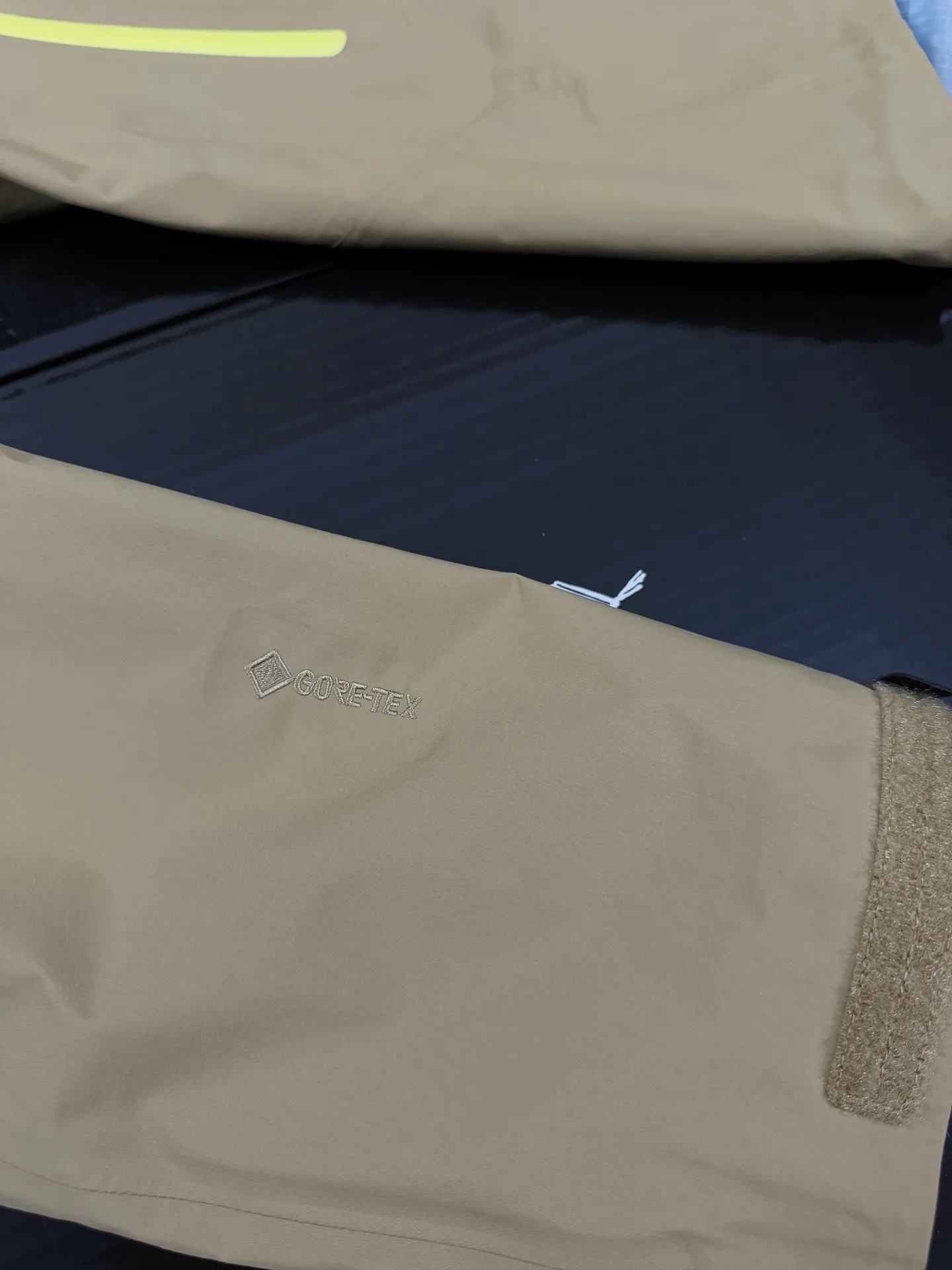 Beta Lightweight GORE-TEX Hooded Shell Jacket D36019414 — view 4