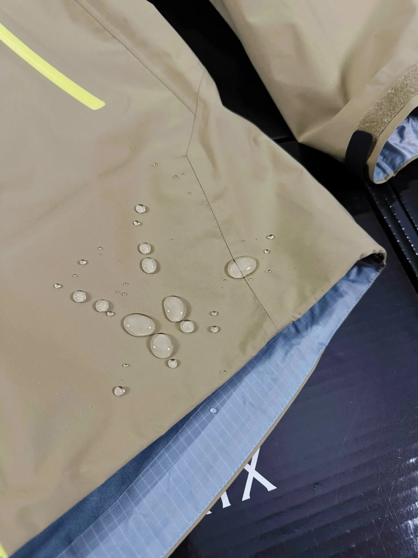 Beta Lightweight GORE-TEX Hooded Shell Jacket D36019414 — view 5