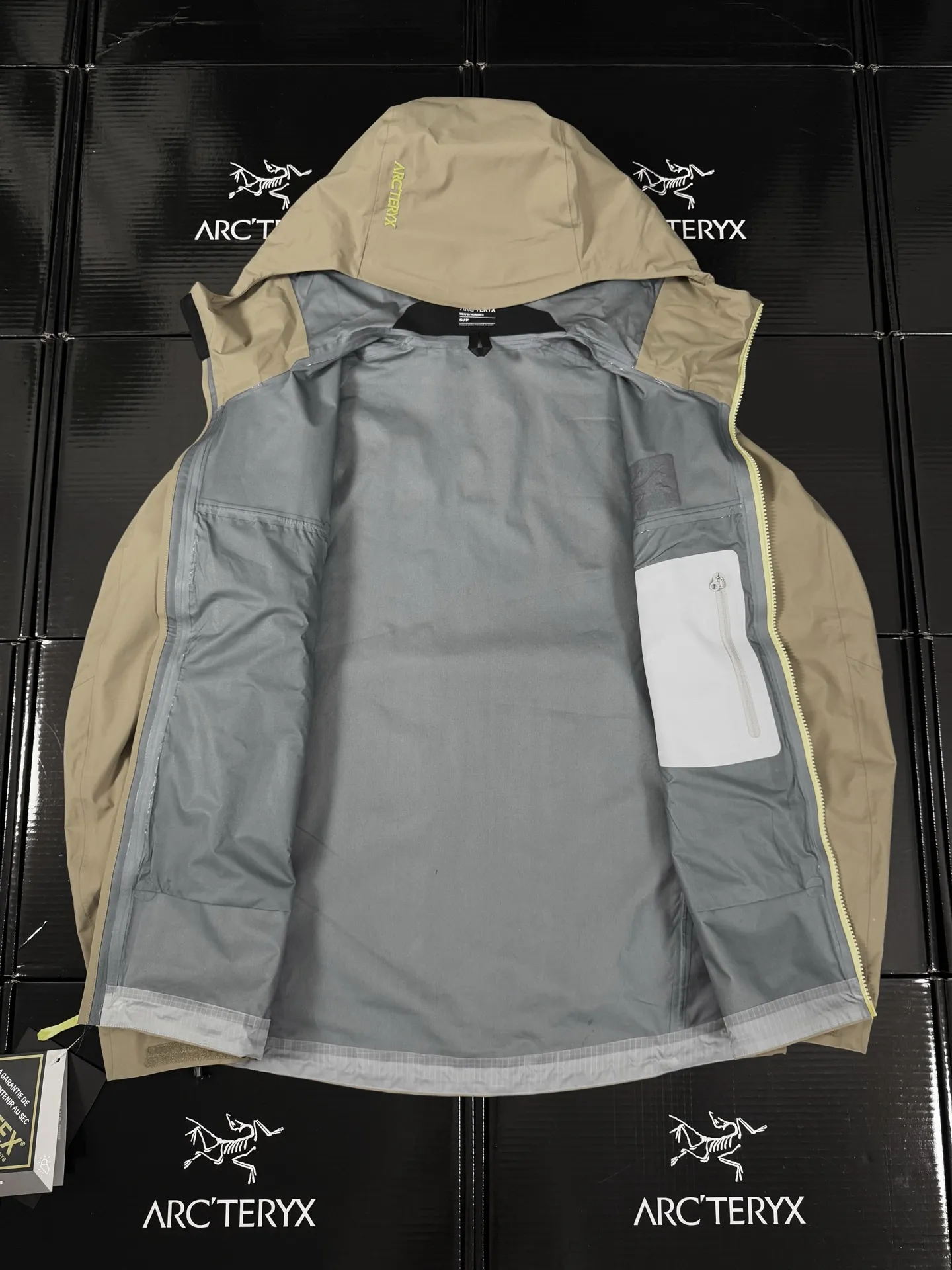 Beta Lightweight GORE-TEX Hooded Shell Jacket D36019414 — view 8