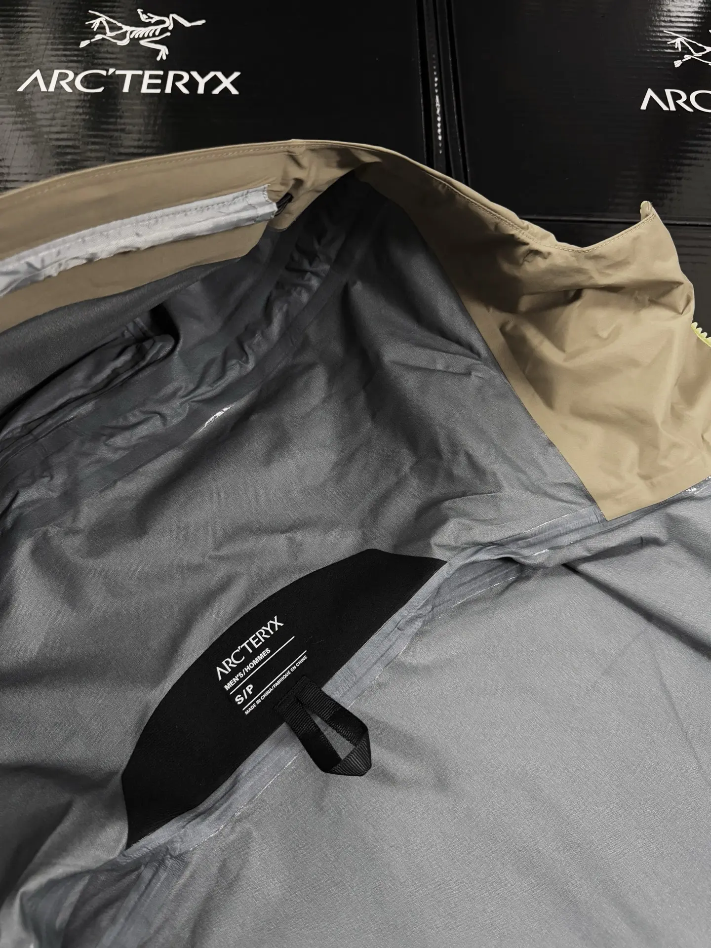 Beta Lightweight GORE-TEX Hooded Shell Jacket D36019414 — view 9