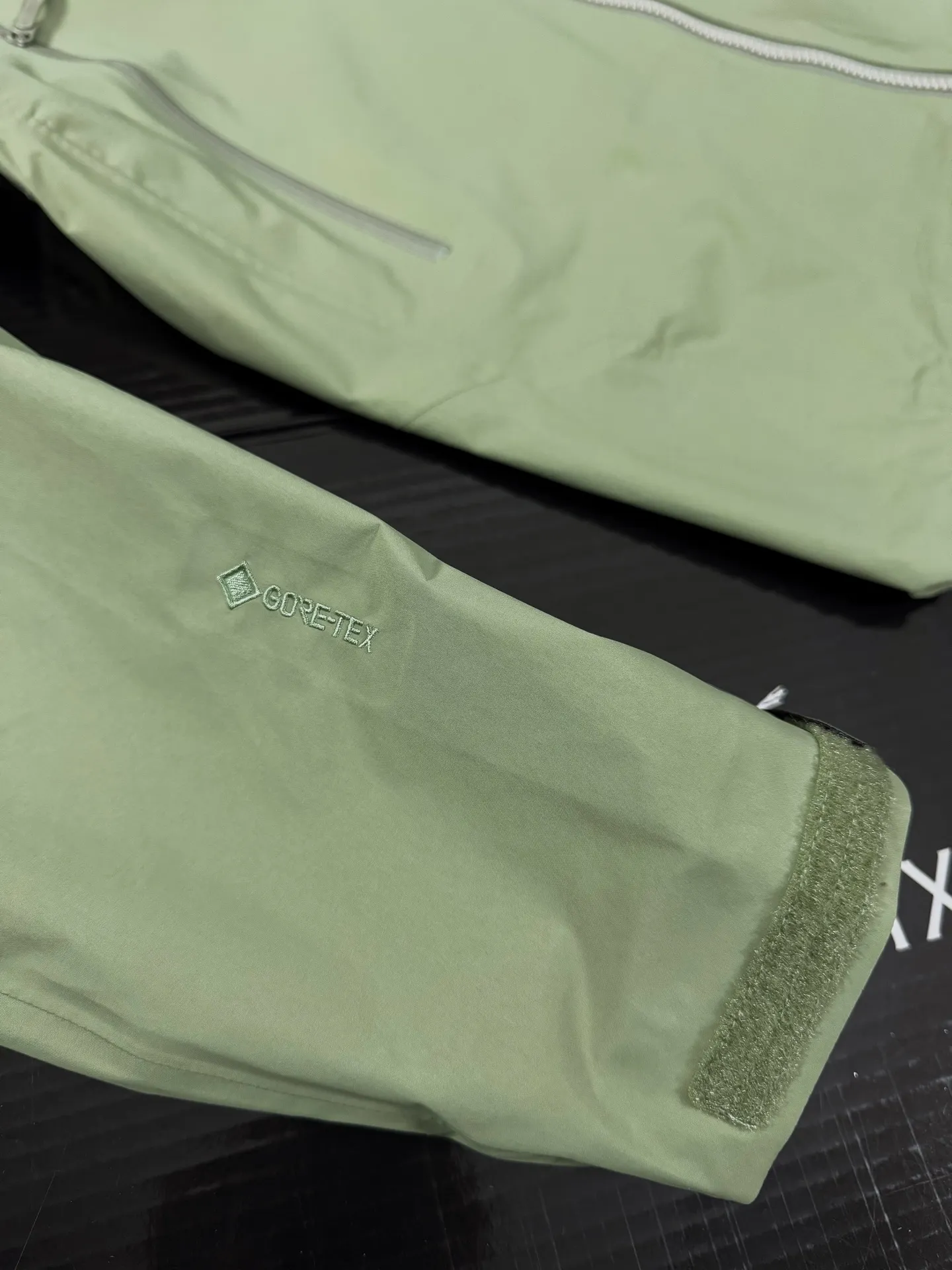 Beta Lightweight GORE-TEX Hooded Shell Jacket D36019415 — view 3