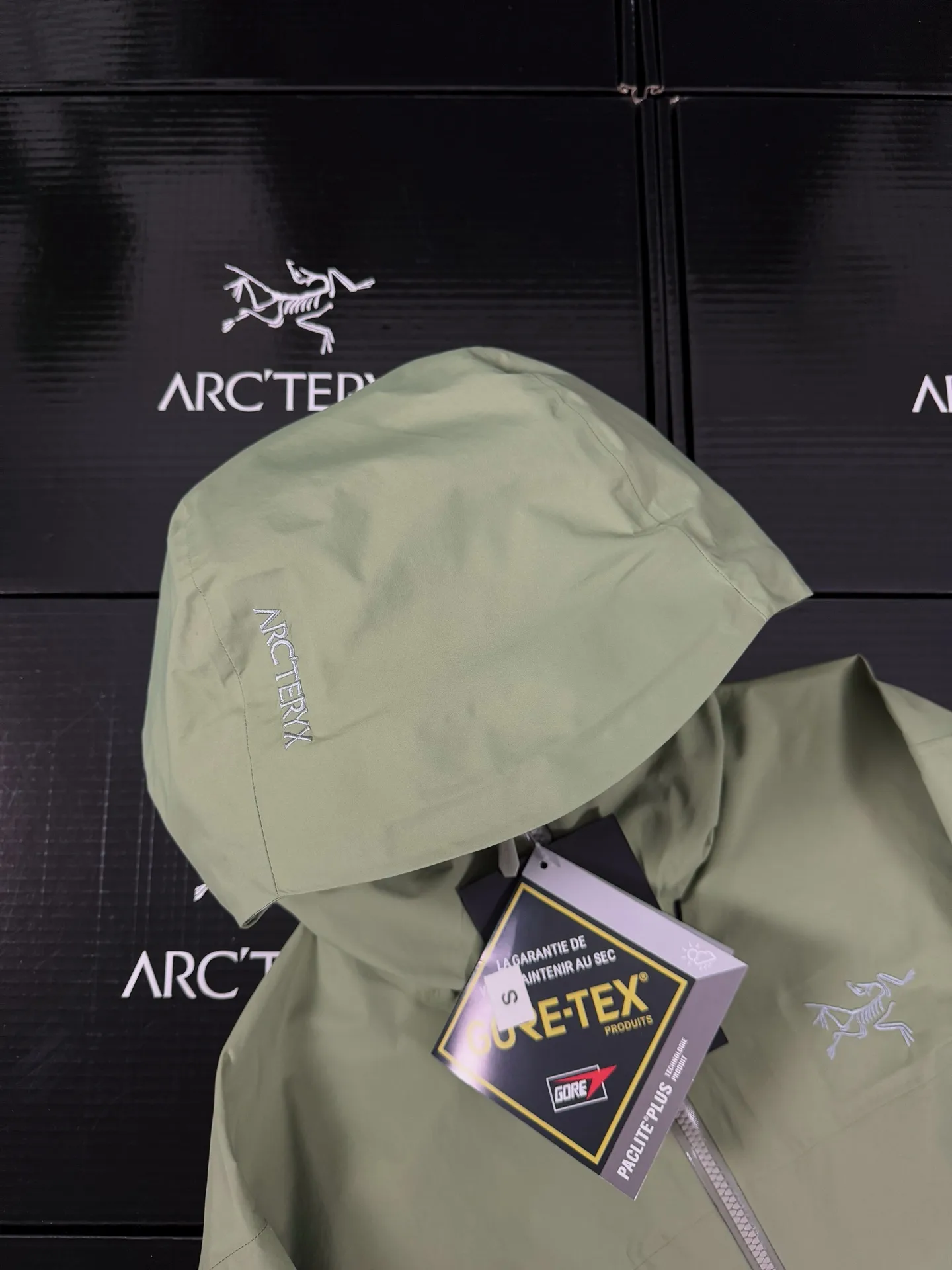 Beta Lightweight GORE-TEX Hooded Shell Jacket D36019415 — view 6