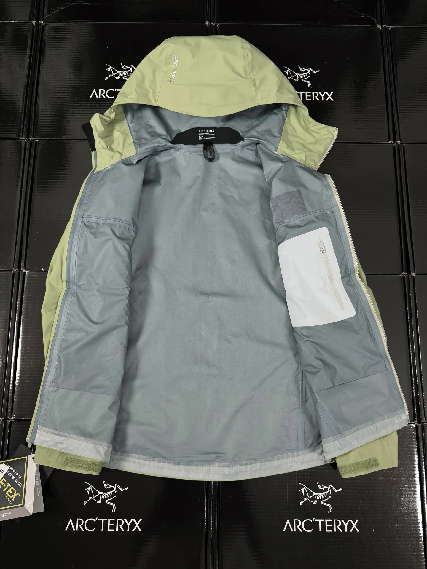 Beta Lightweight GORE-TEX Hooded Shell Jacket D36019415 — view 8