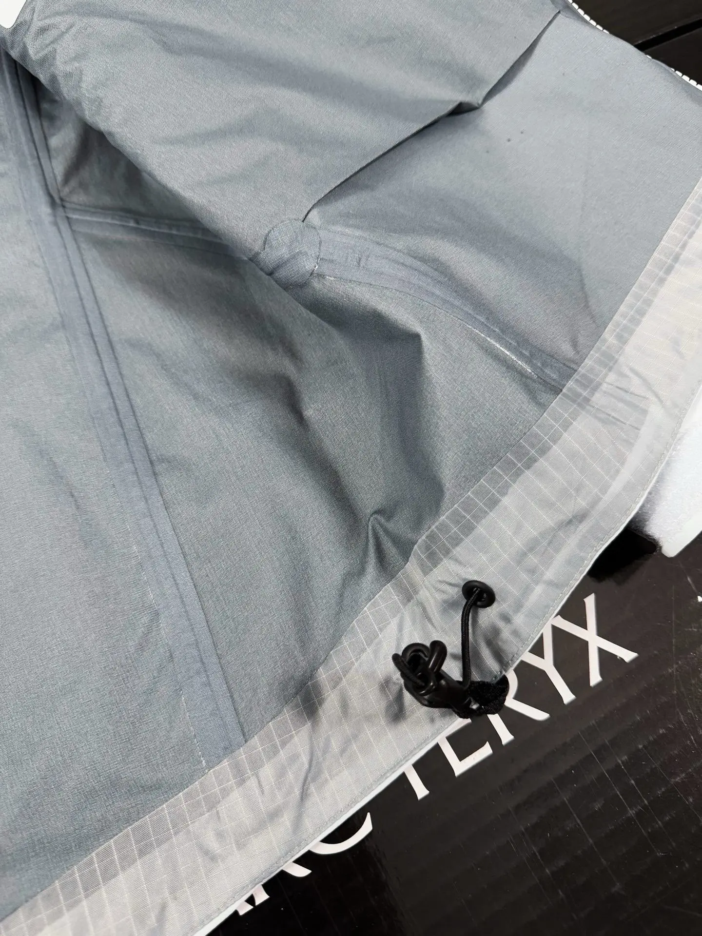 Beta Lightweight GORE-TEX Hooded Shell Jacket D36019417 — view 9