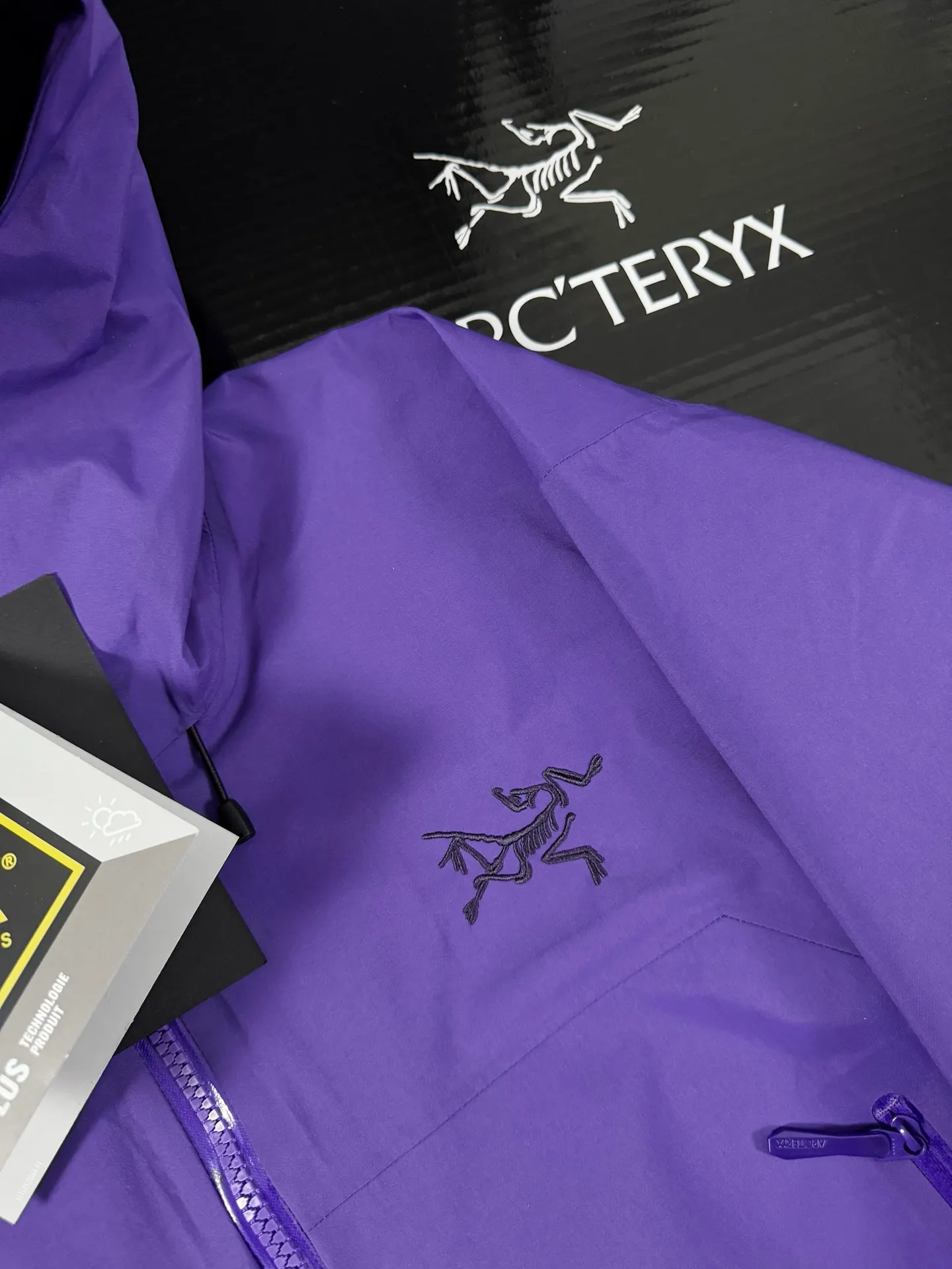 Beta Lightweight GORE-TEX Hooded Jacket D36019418 — view 2