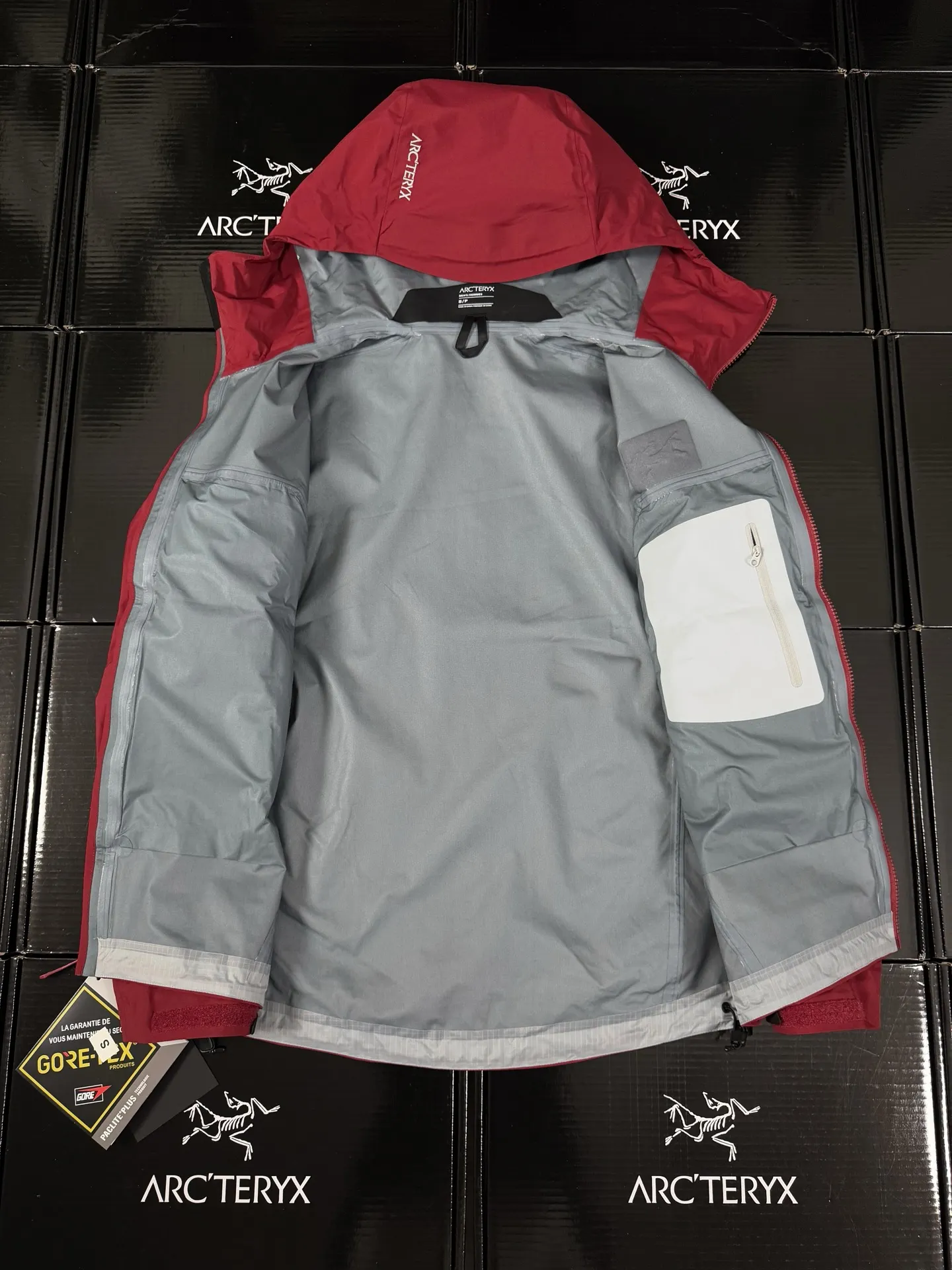 Beta Lightweight GORE-TEX Hooded Shell Jacket D36019416 — view 8