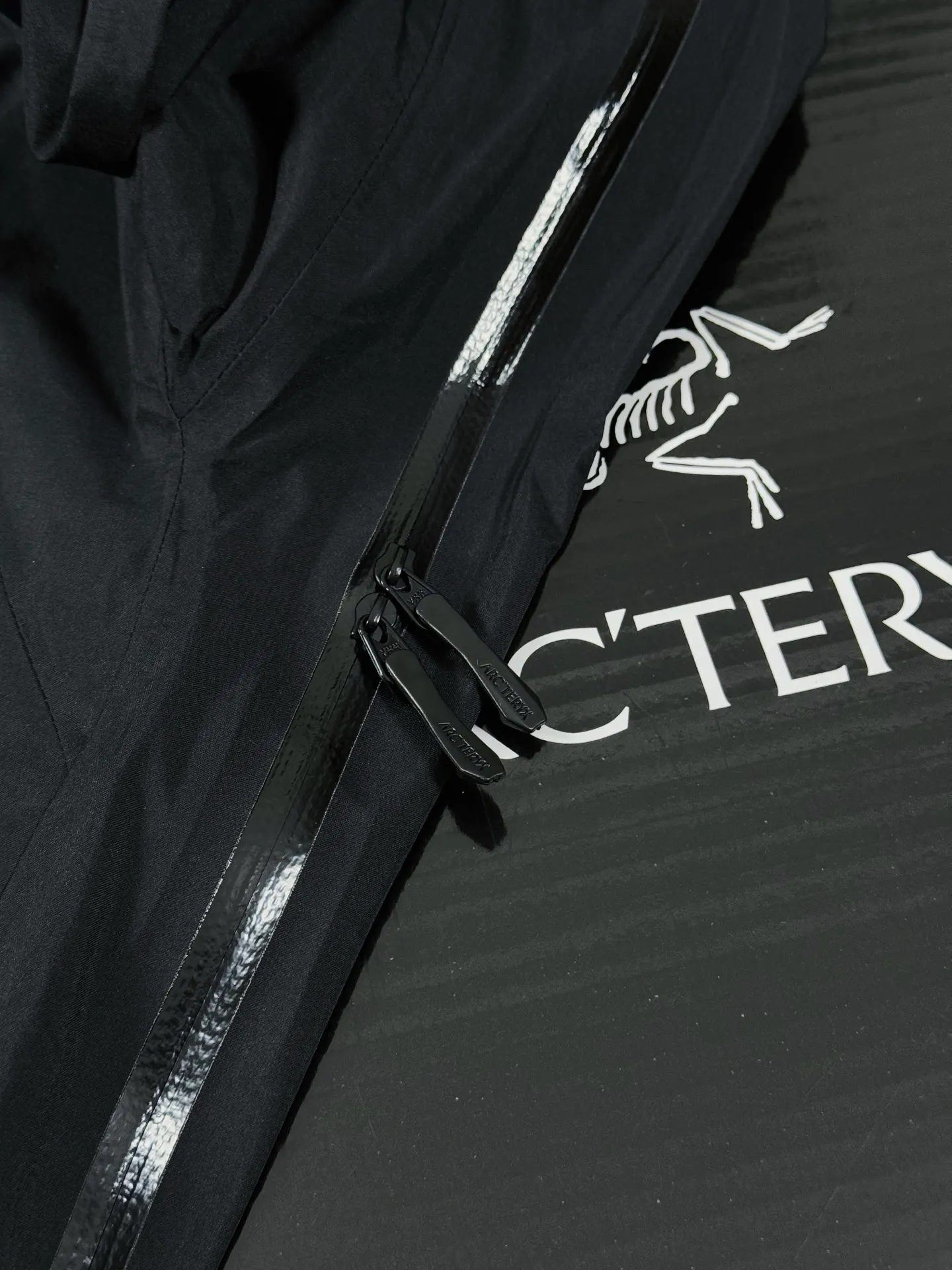 Beta Lightweight GORE-TEX Hooded Jacket D36019420 — view 7