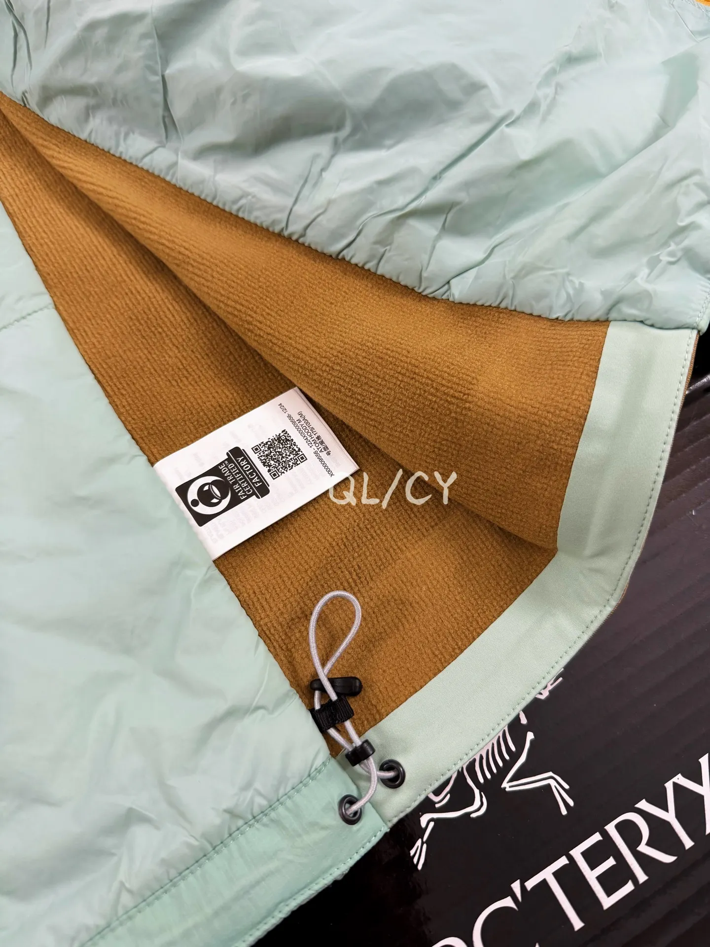 Atom Hoody Coreloft Insulated Jacket D36019646 — view 9