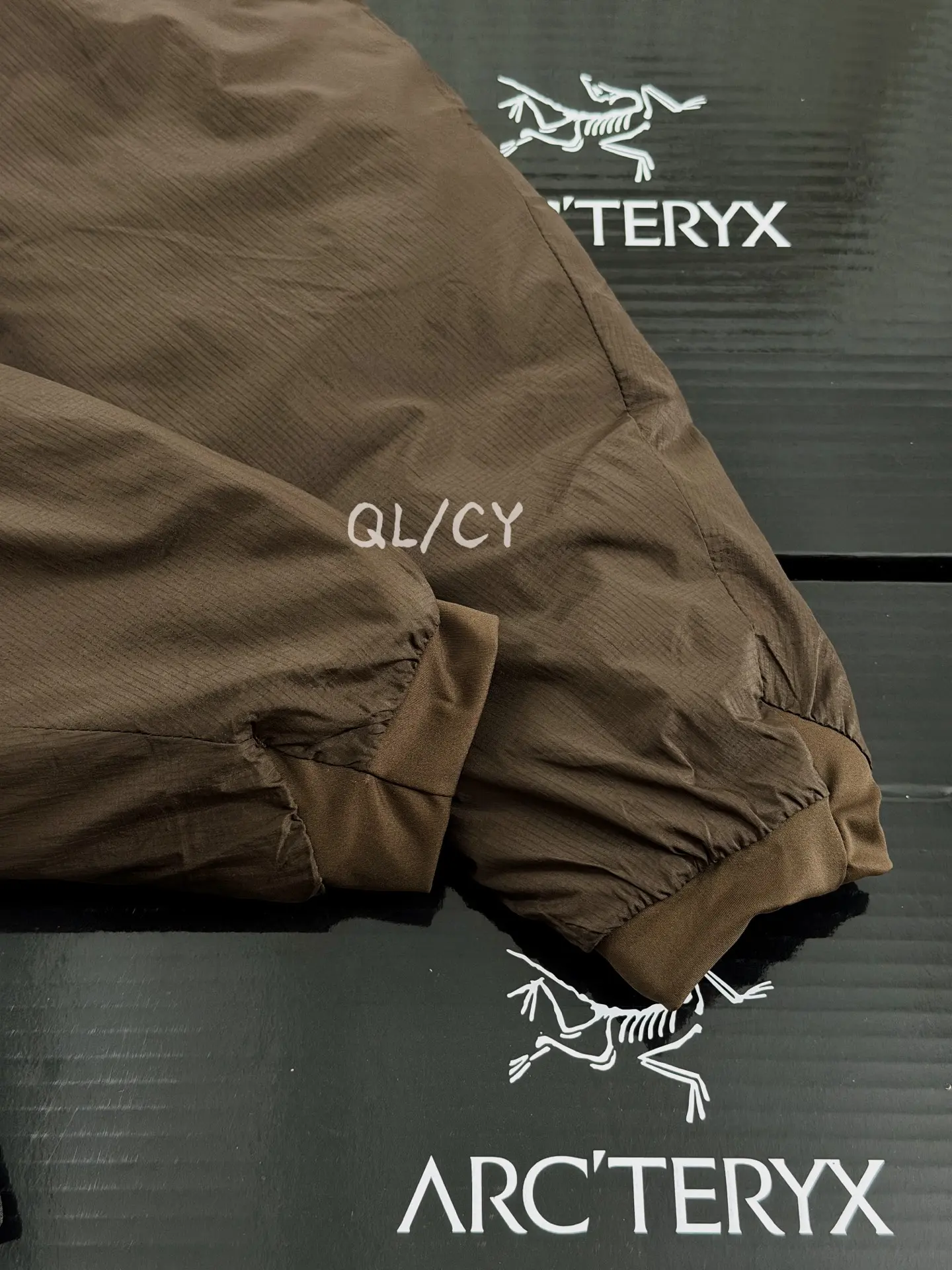 Atom Hoody Lightweight Insulated Jacket D36019647 — view 5