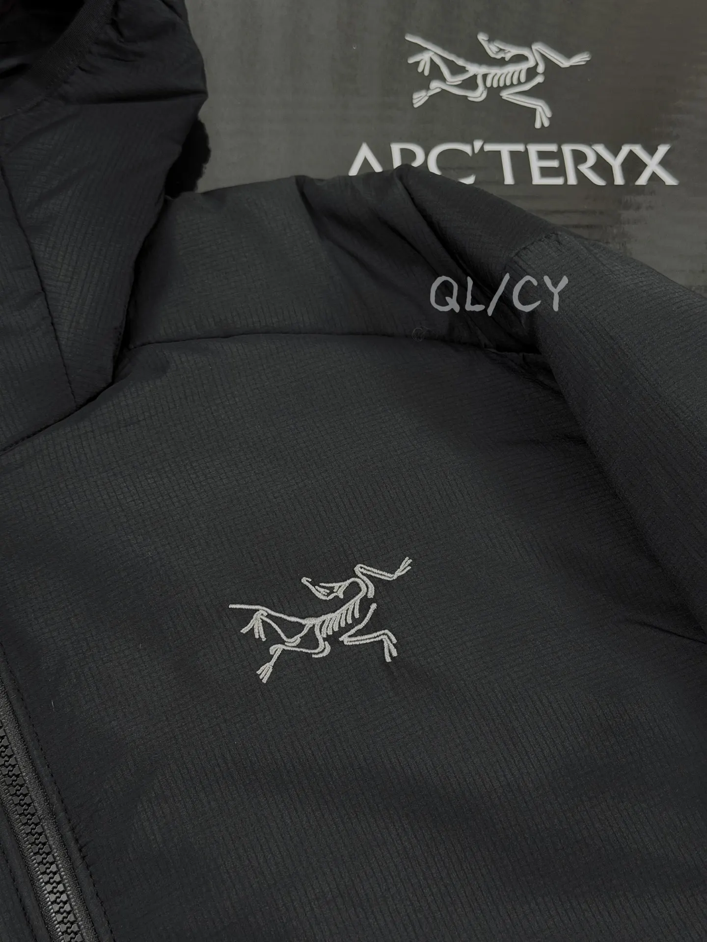 Arc'teryx Atom Hoody Insulated Jacket D36019645 — view 2