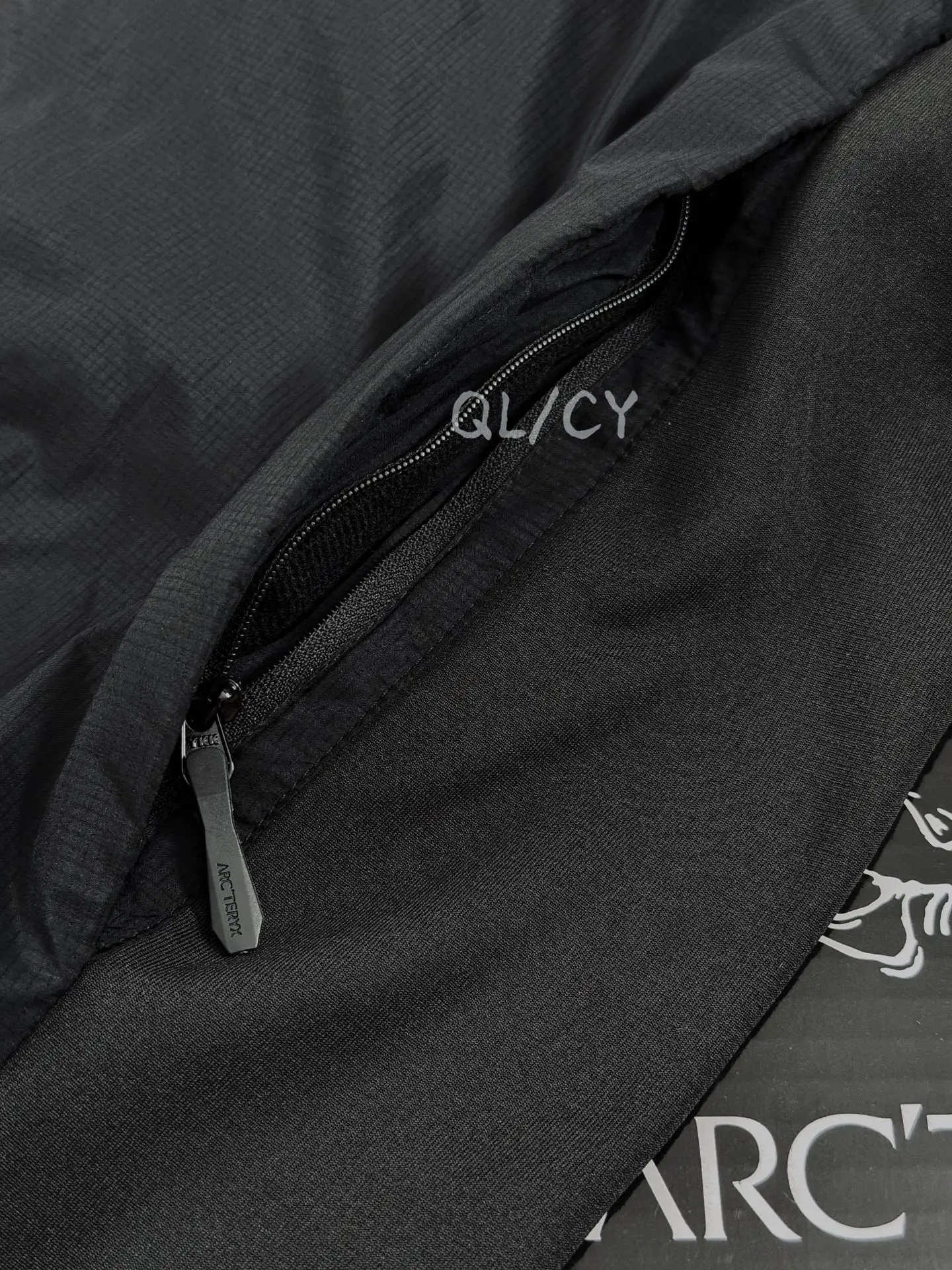 Arc'teryx Atom Hoody Insulated Jacket D36019645 — view 4