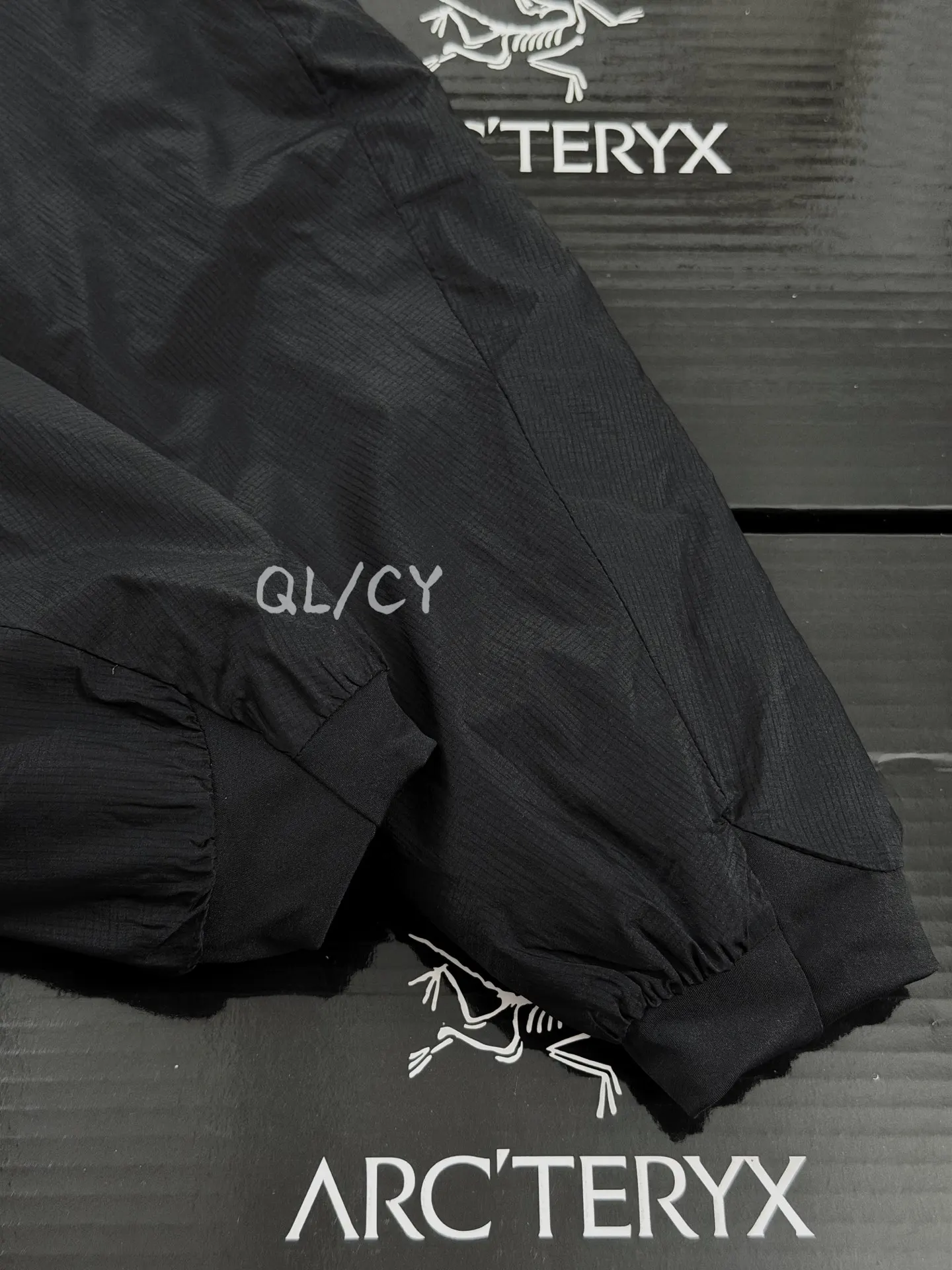Arc'teryx Atom Hoody Insulated Jacket D36019645 — view 5