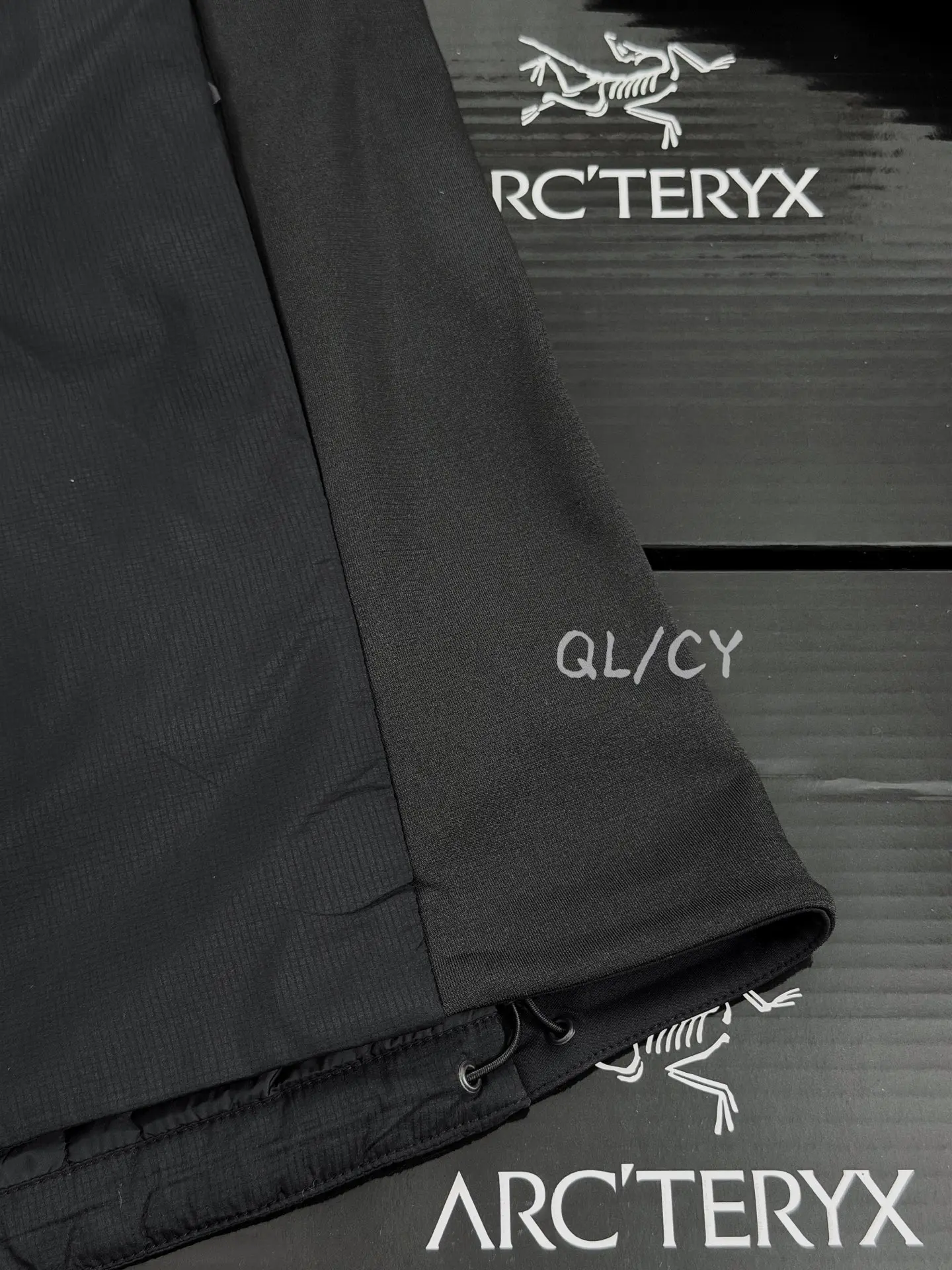 Arc'teryx Atom Hoody Insulated Jacket D36019645 — view 6